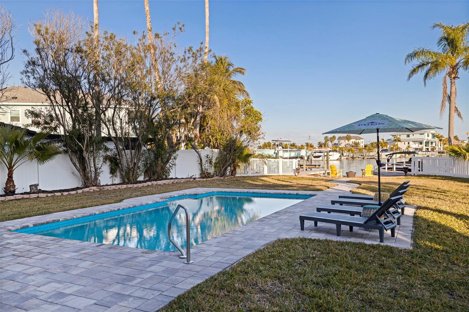 Listing photo id 30 for 605 115th Avenue