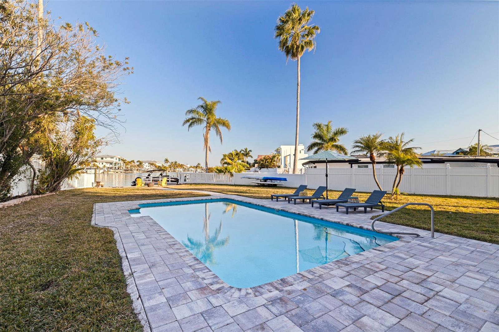 Listing photo id 31 for 605 115th Avenue