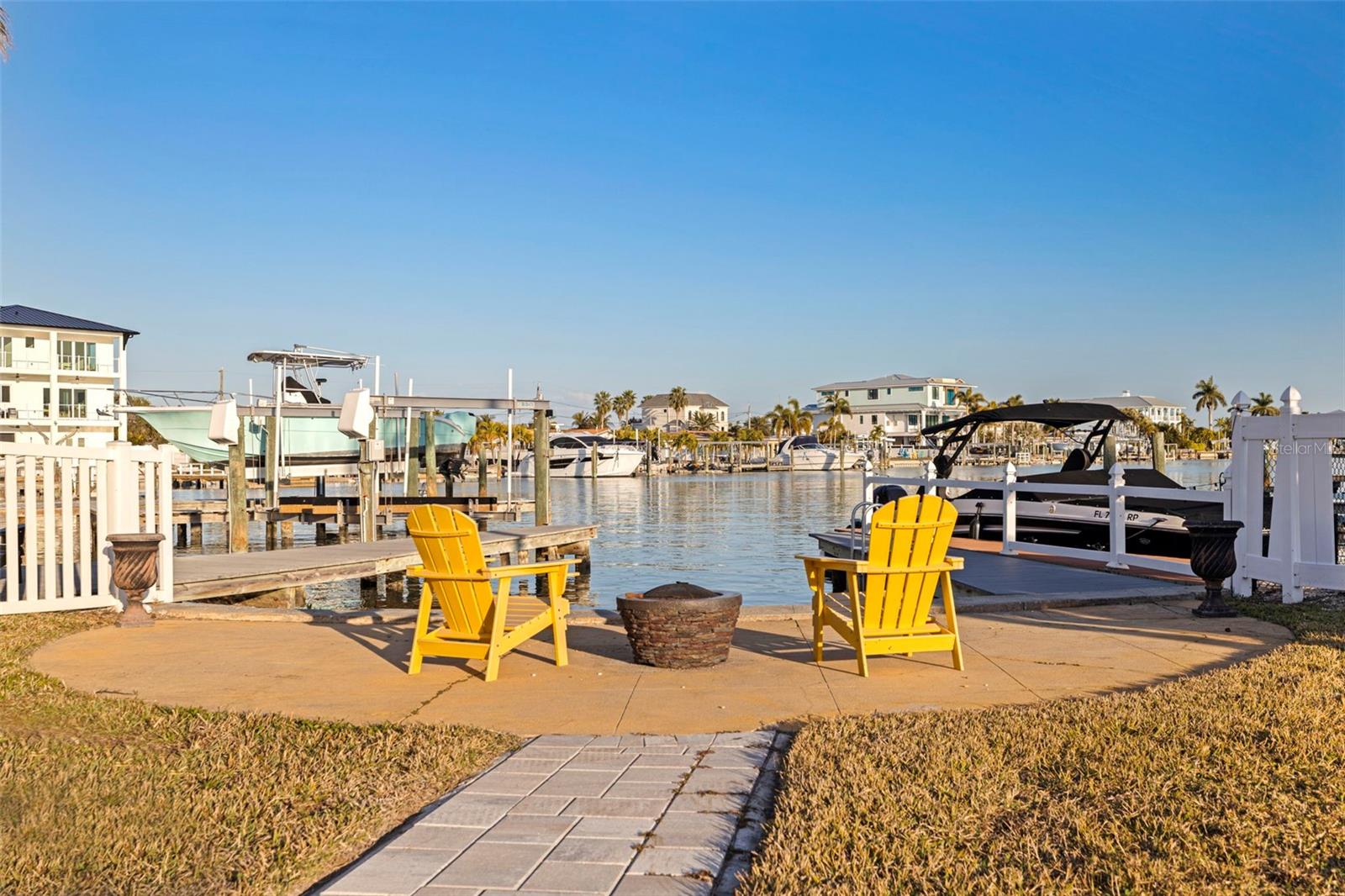 Listing photo id 33 for 605 115th Avenue