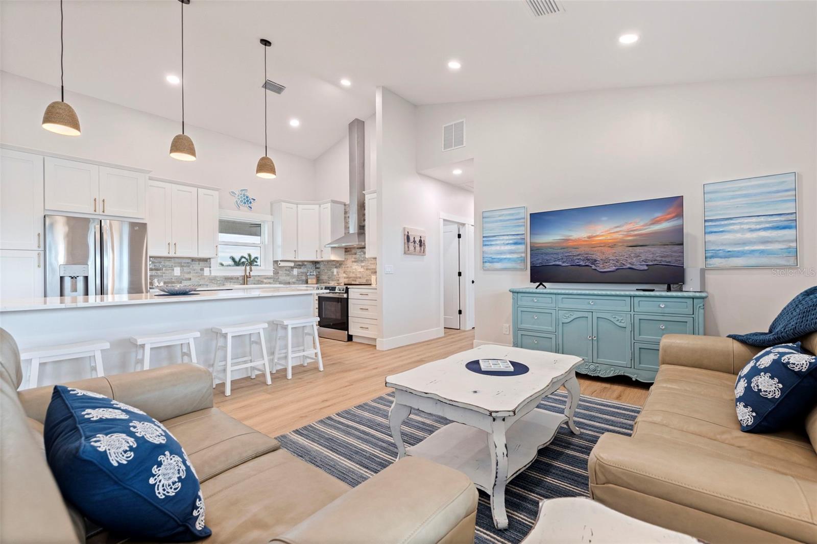 Listing photo id 3 for 605 115th Avenue