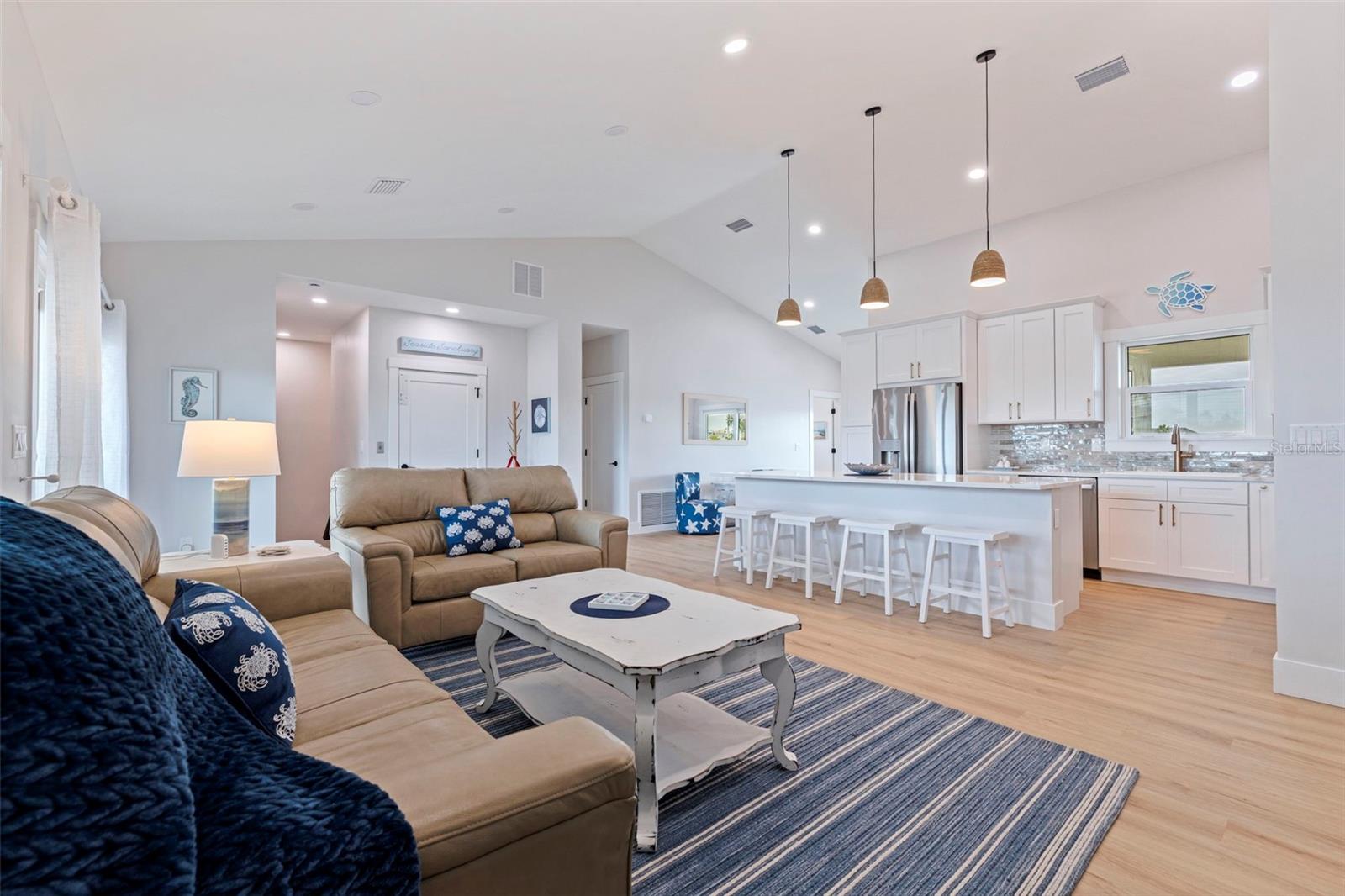 Listing photo id 4 for 605 115th Avenue