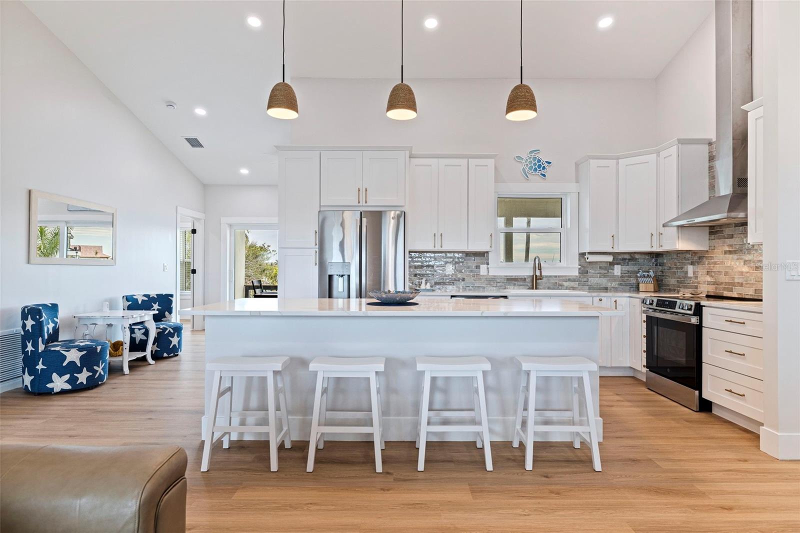 Listing photo id 6 for 605 115th Avenue