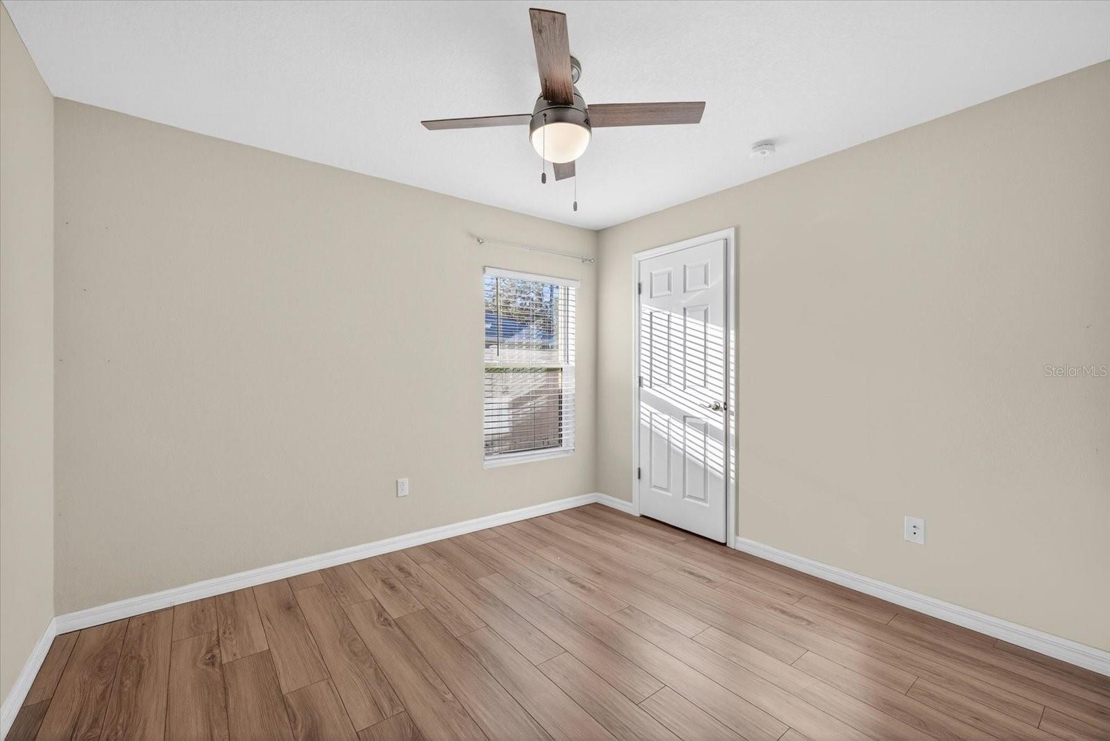 Listing photo id 11 for 3507 Gloria Avenue