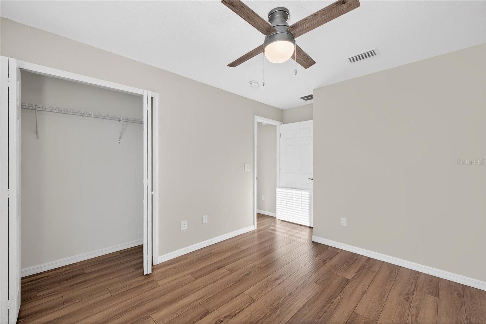 Listing photo id 13 for 3507 Gloria Avenue