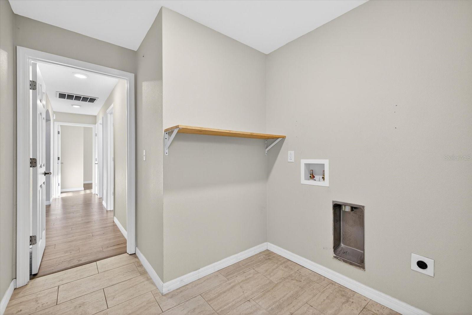 Listing photo id 14 for 3507 Gloria Avenue