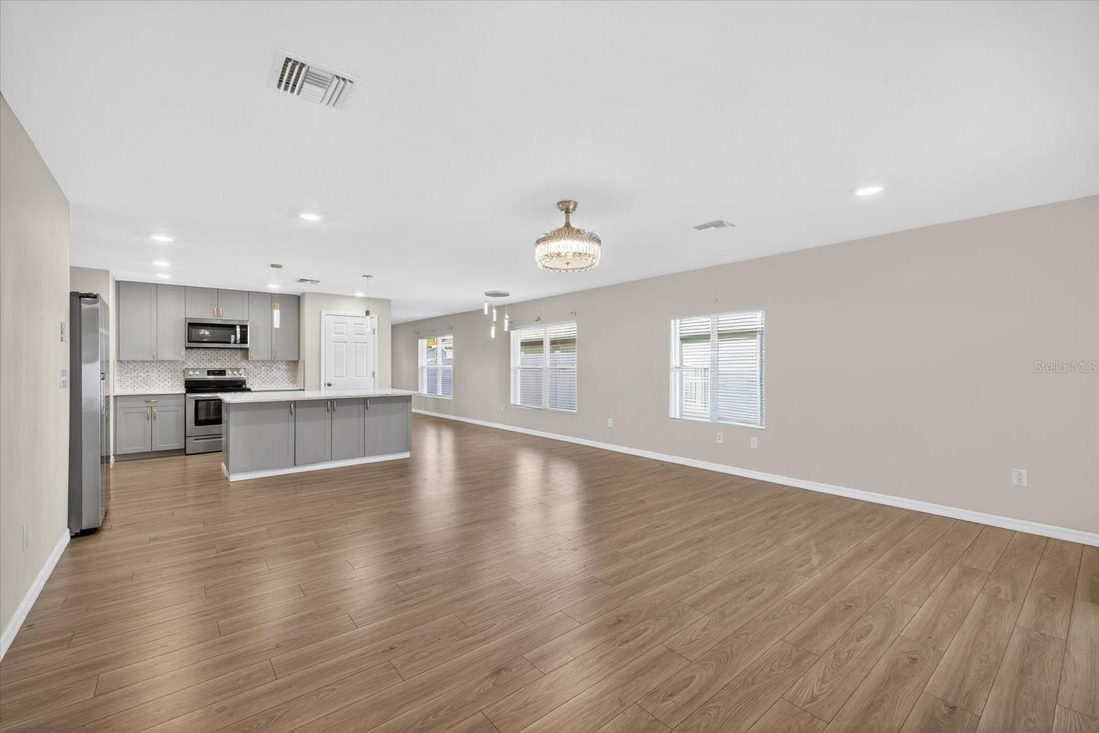 Listing photo id 17 for 3507 Gloria Avenue