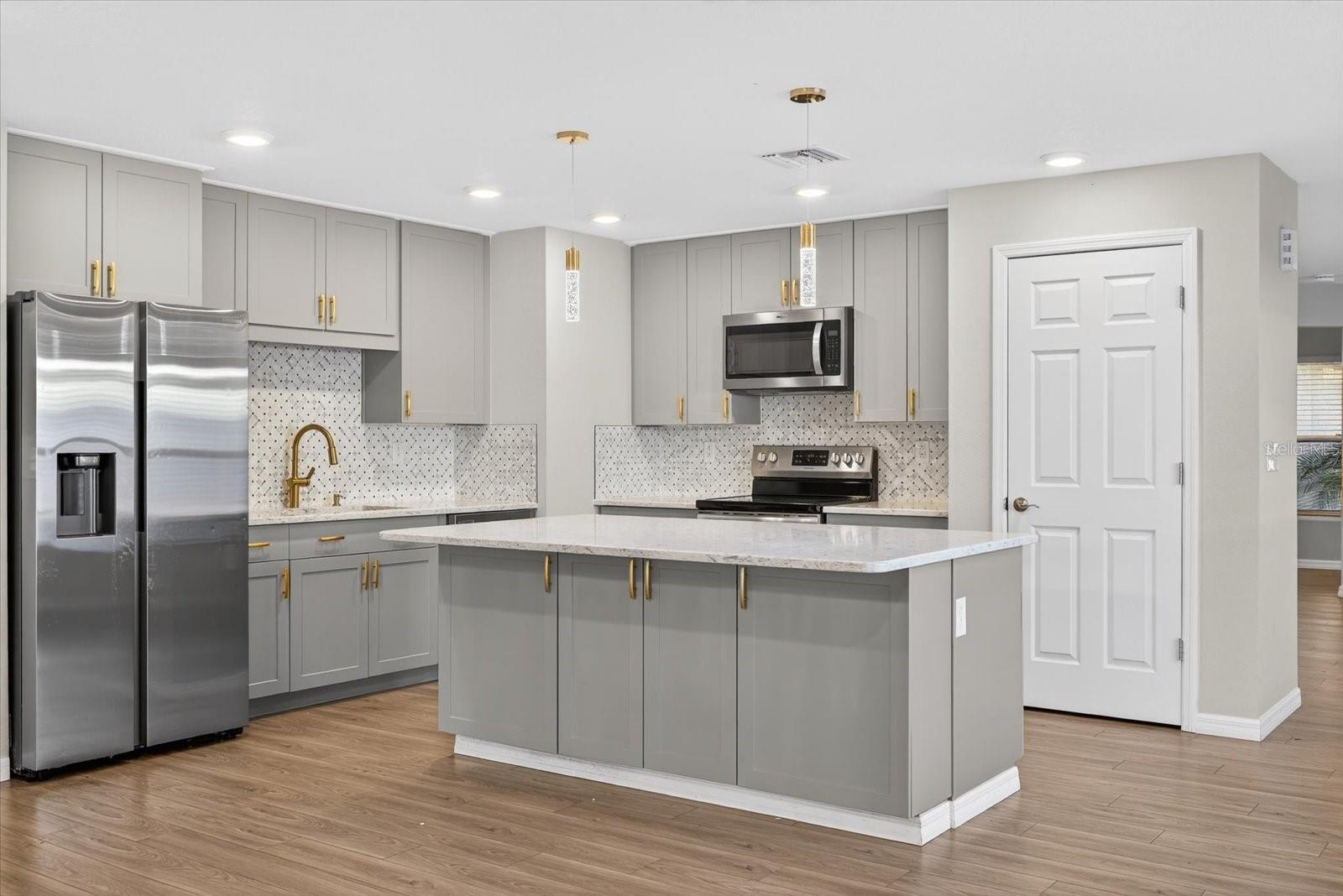 Listing photo id 0 for 3507 Gloria Avenue