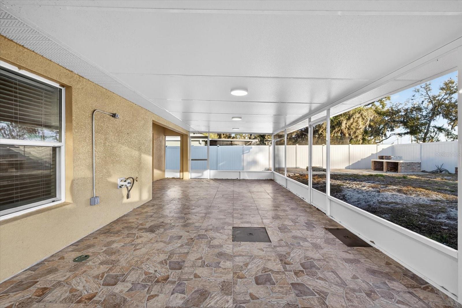 Listing photo id 27 for 3507 Gloria Avenue