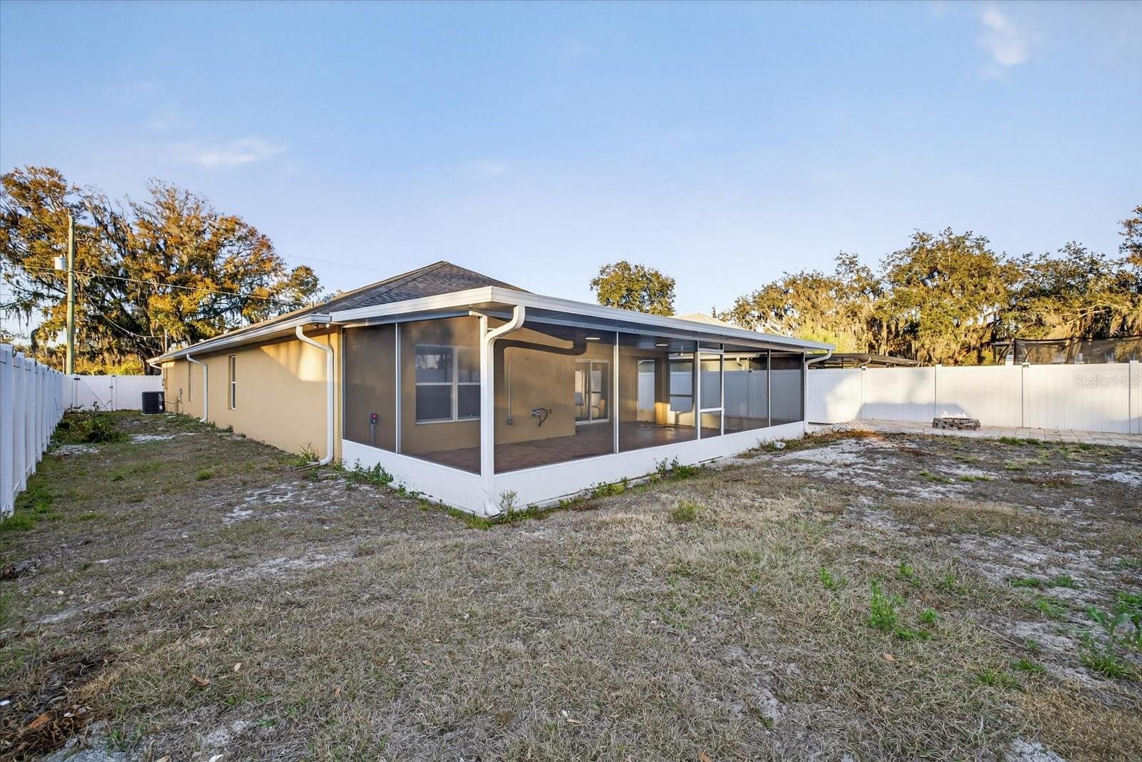 Listing photo id 31 for 3507 Gloria Avenue