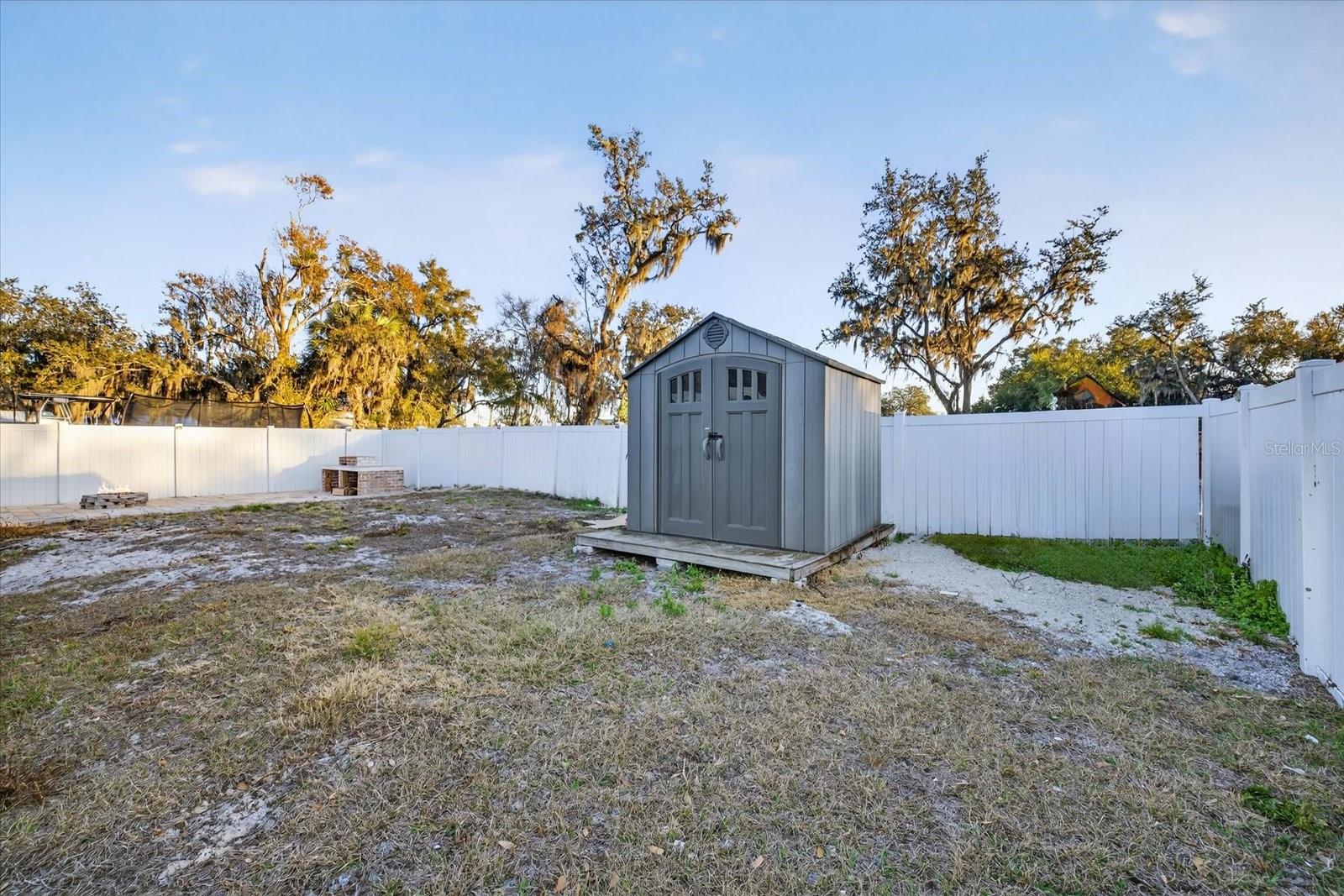 Listing photo id 32 for 3507 Gloria Avenue