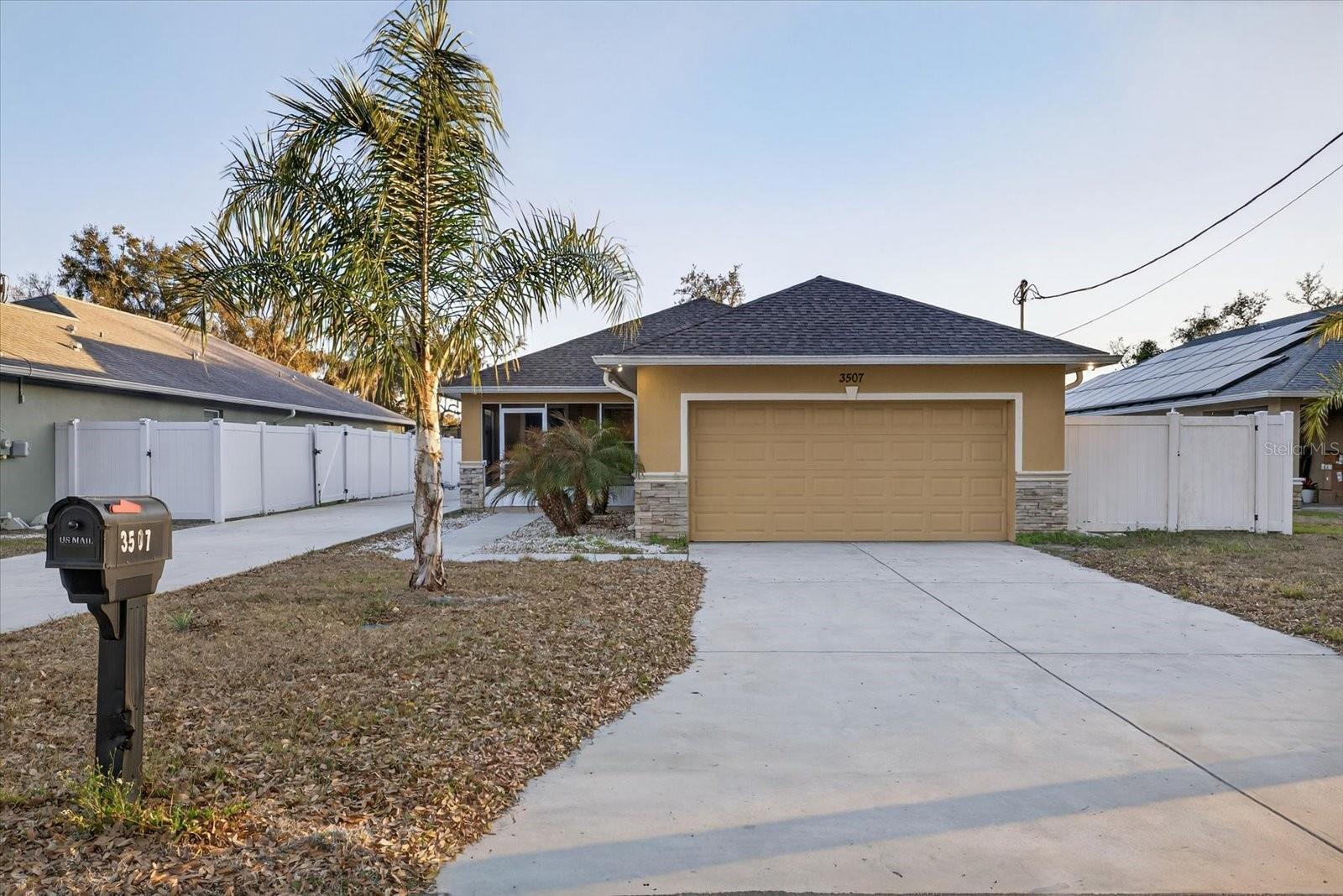 Listing photo id 2 for 3507 Gloria Avenue