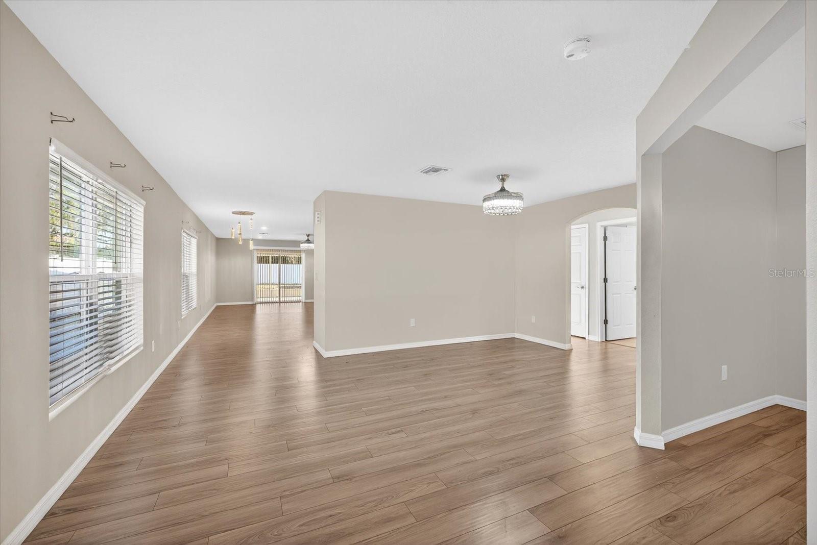 Listing photo id 4 for 3507 Gloria Avenue