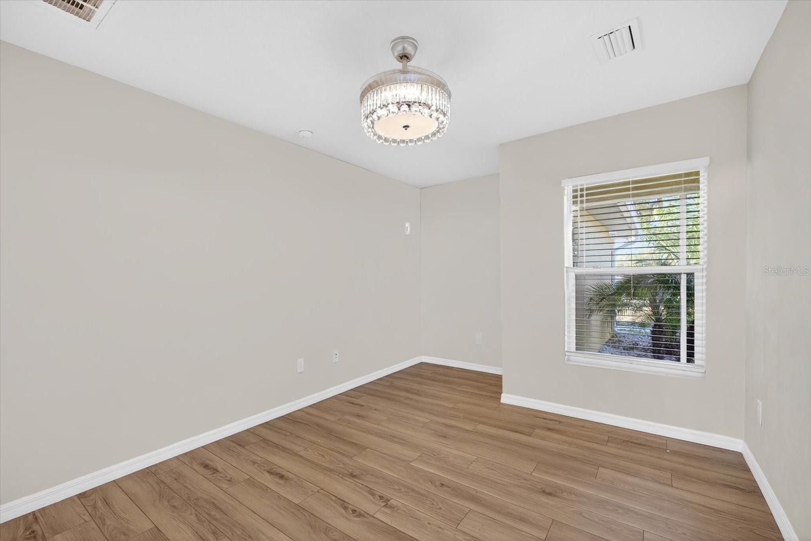 Listing photo id 6 for 3507 Gloria Avenue