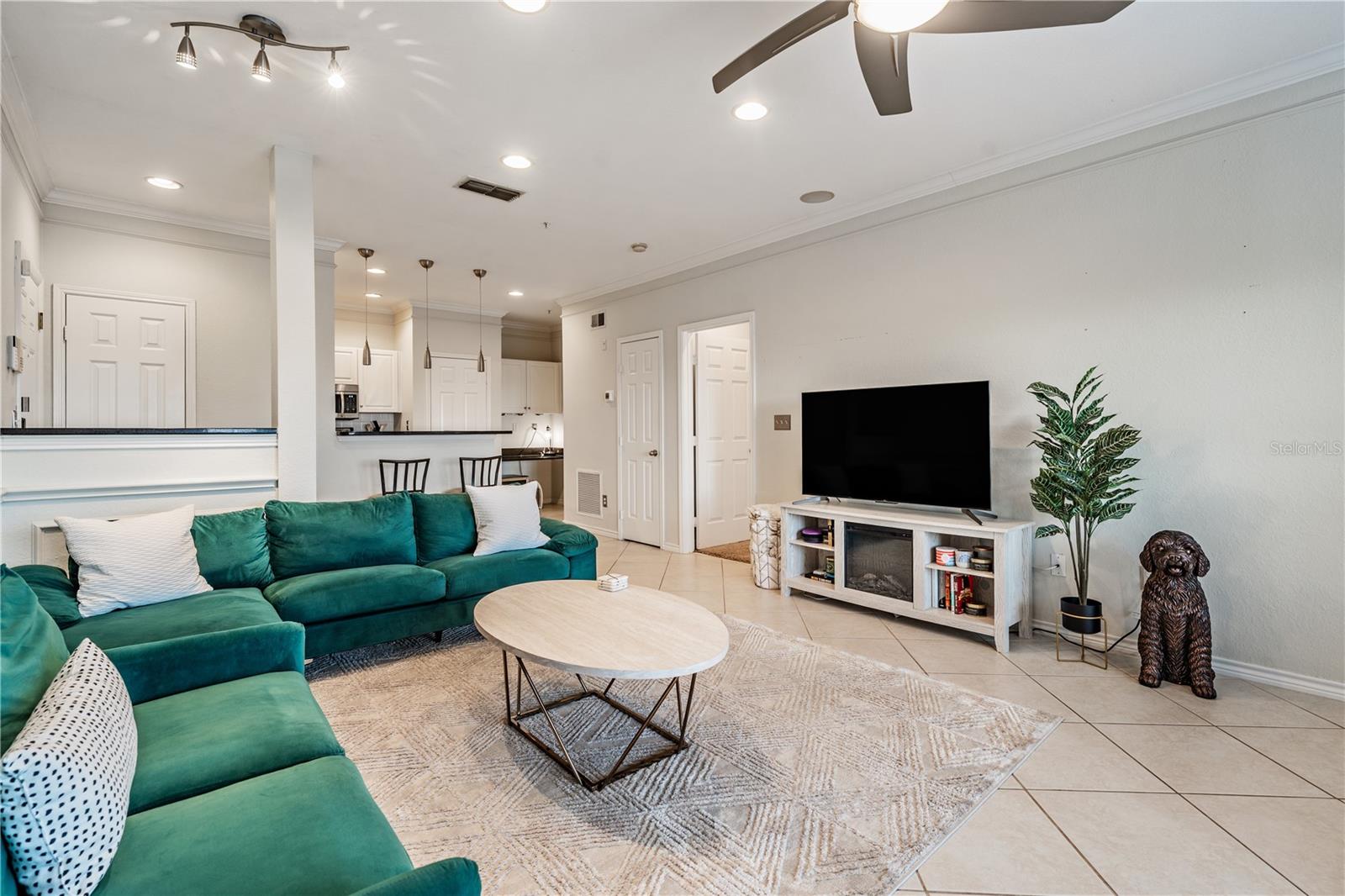 Image 7 of 32 For 4307 Bayside Village Drive 201