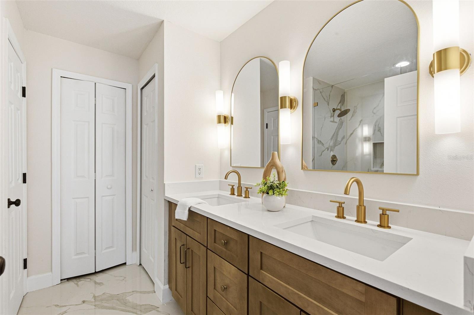 Image 29 of 59 For 11005 Blaine Top Place