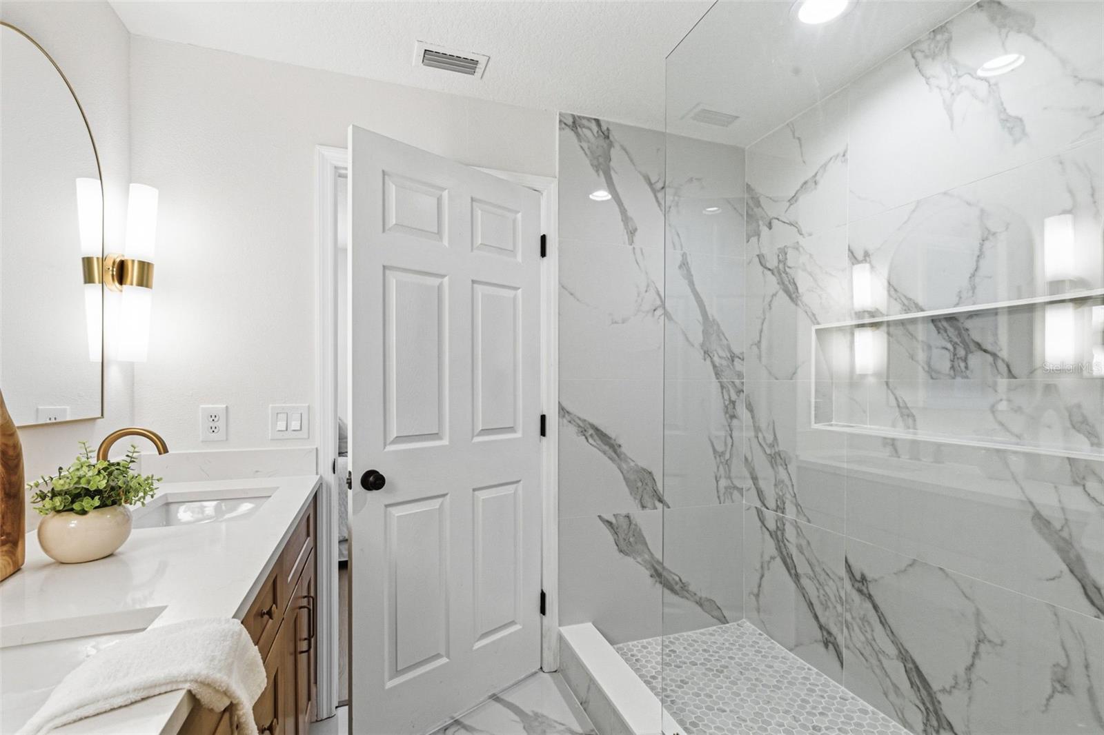 Image 31 of 59 For 11005 Blaine Top Place