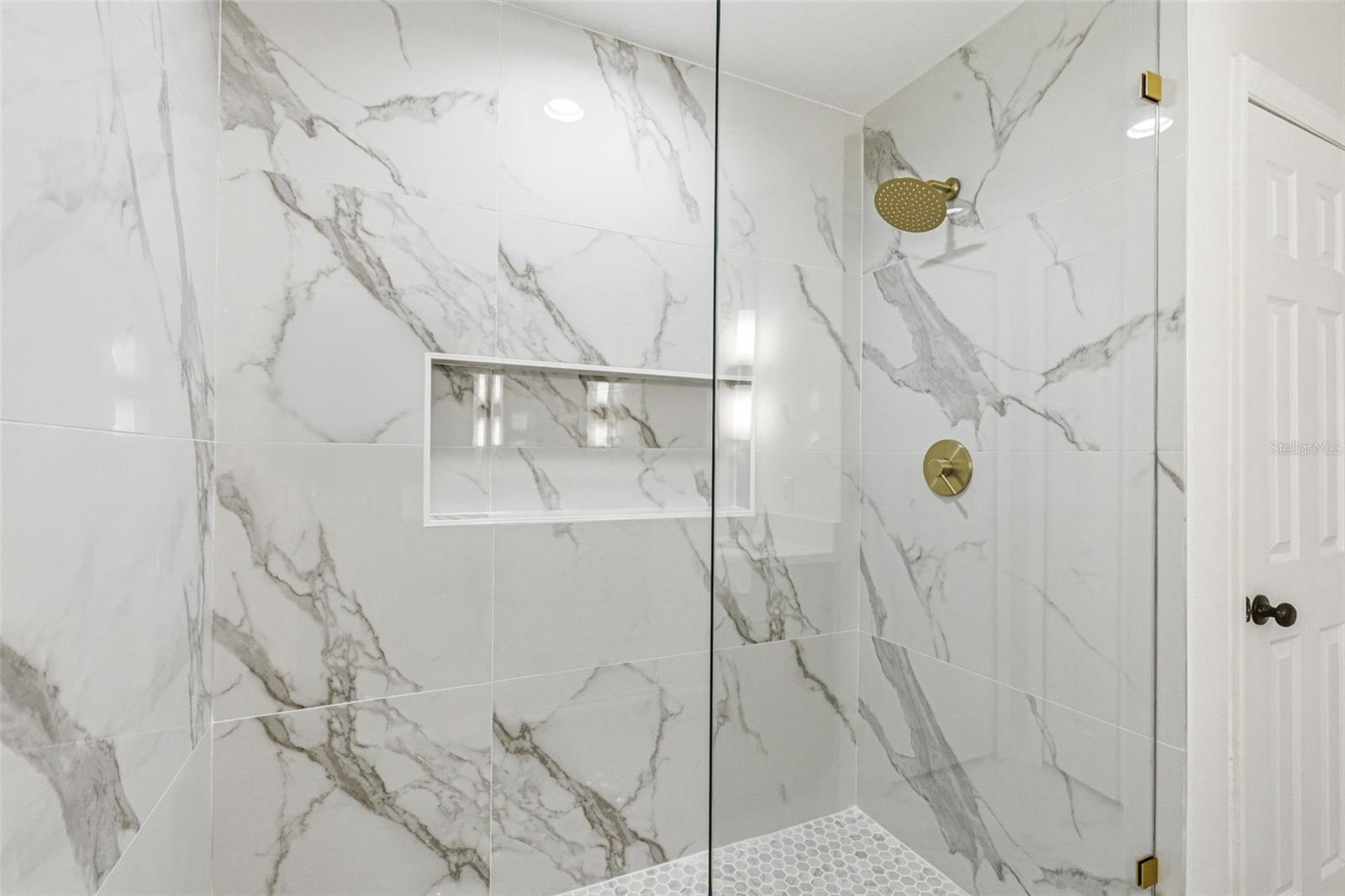 Image 32 of 59 For 11005 Blaine Top Place