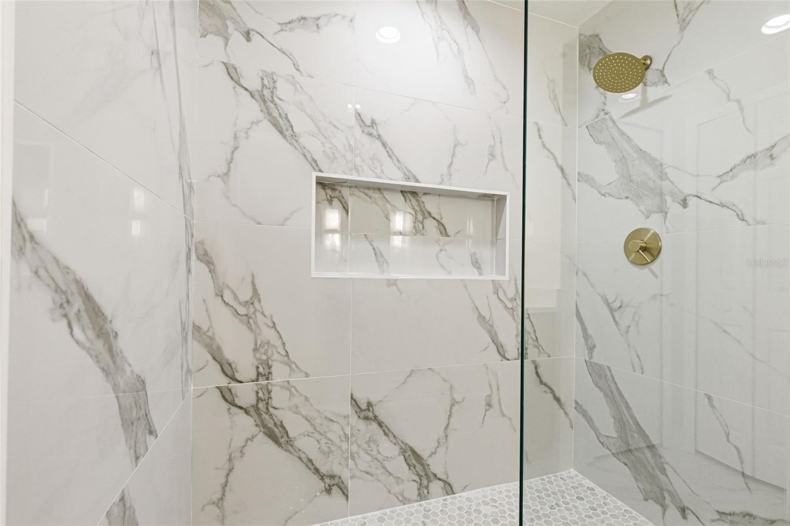 Image 33 of 59 For 11005 Blaine Top Place