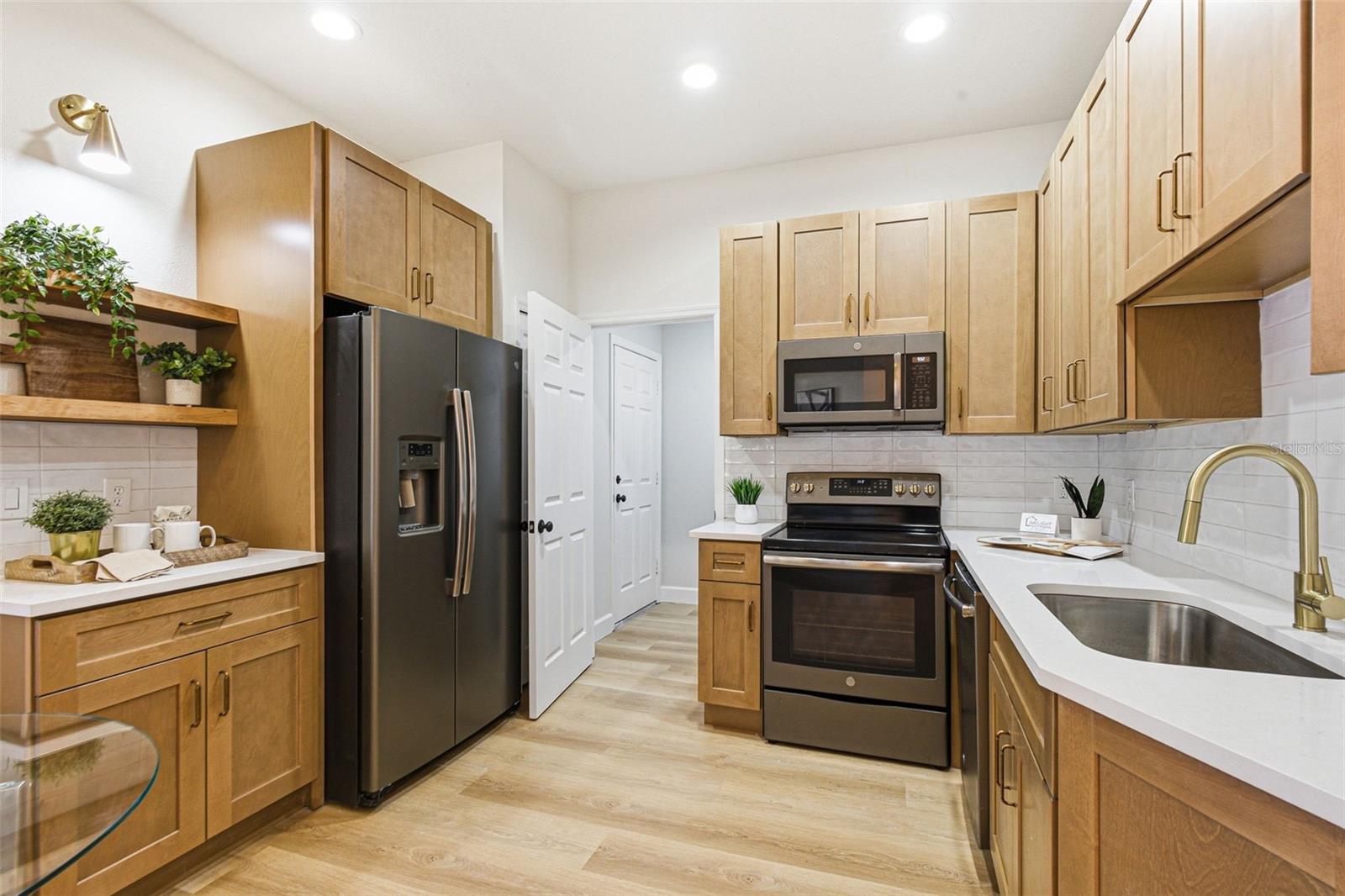 Image 6 of 59 For 11005 Blaine Top Place