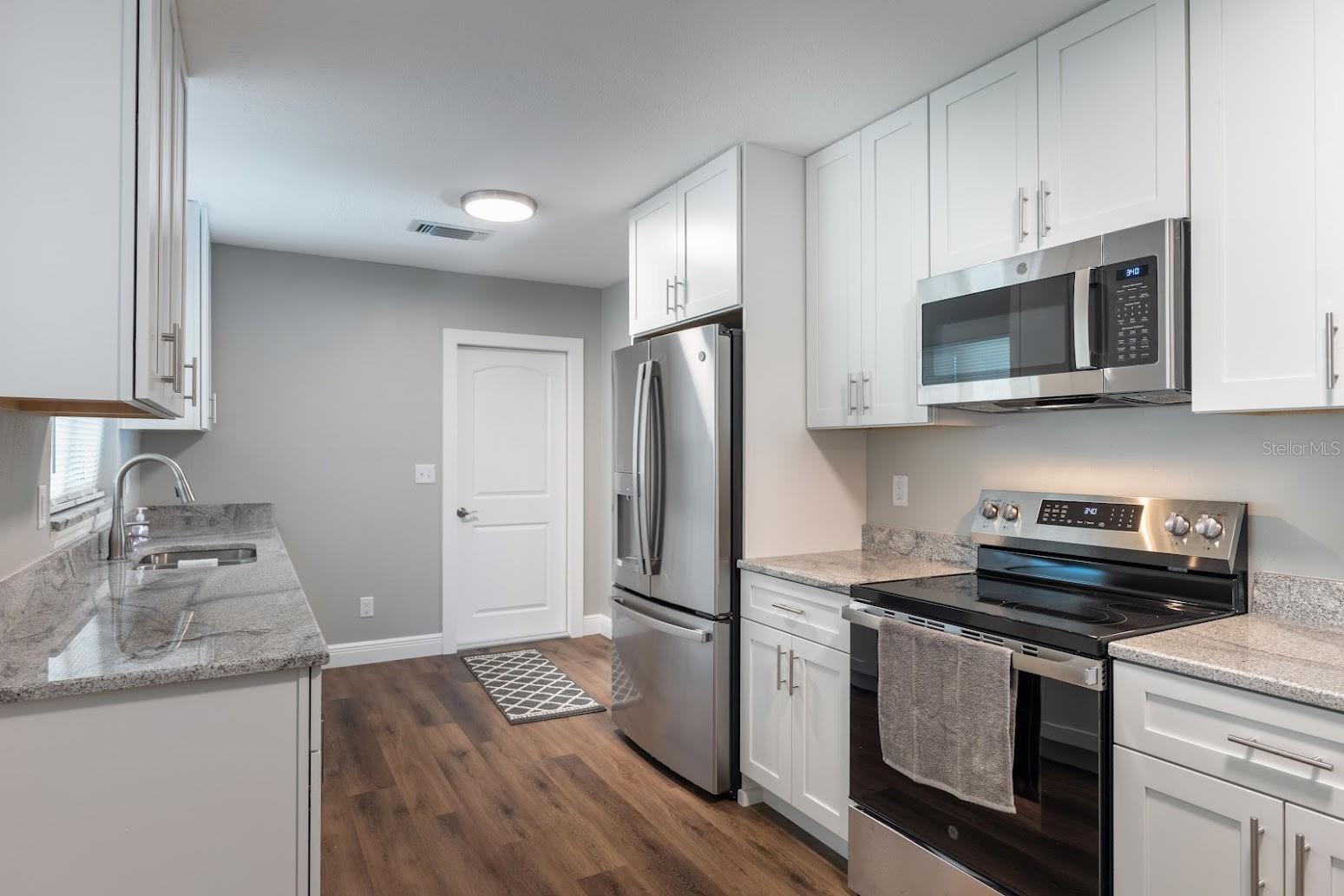 Image 3 of 38 For 712 Camellia Court