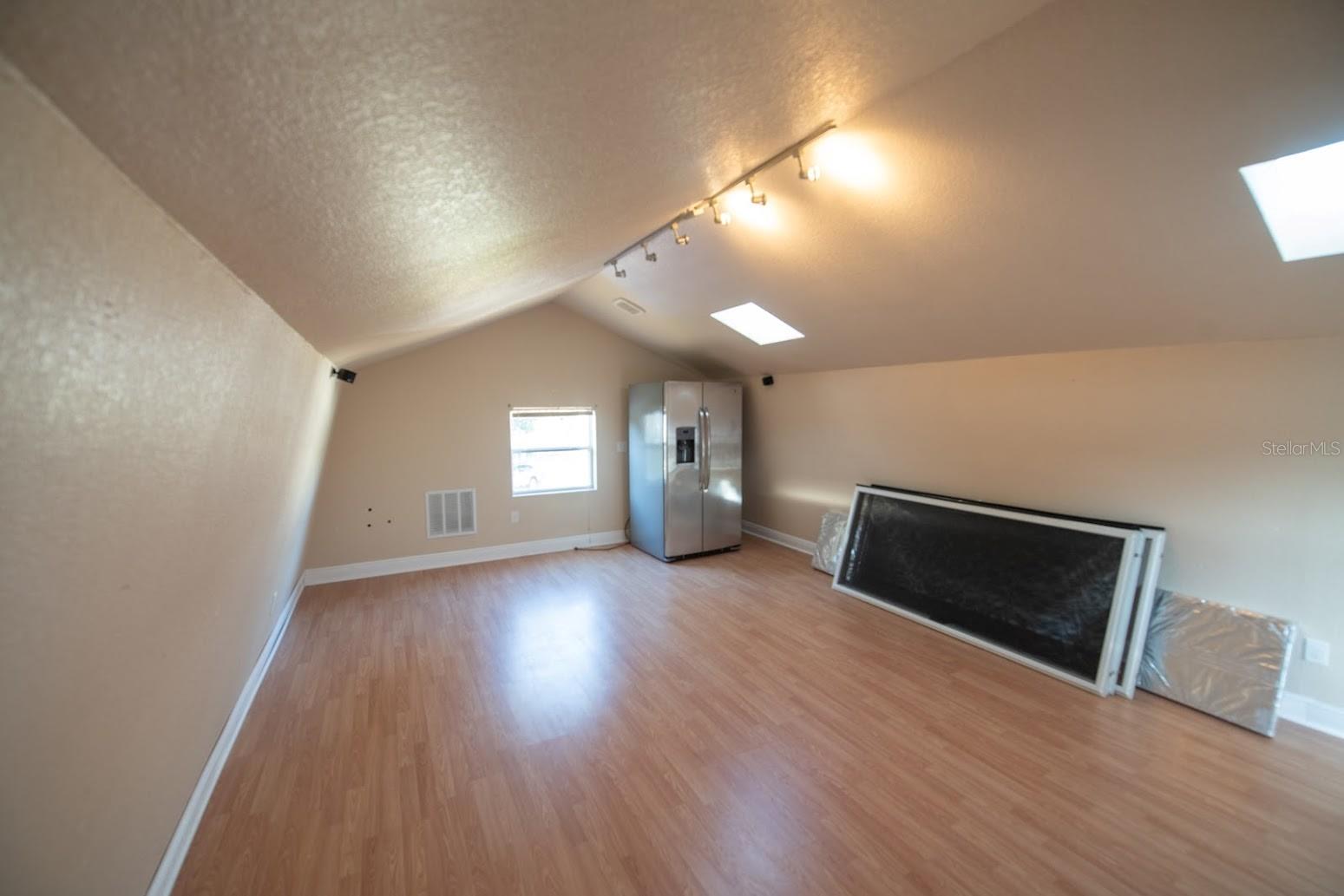 Image 33 of 38 For 712 Camellia Court