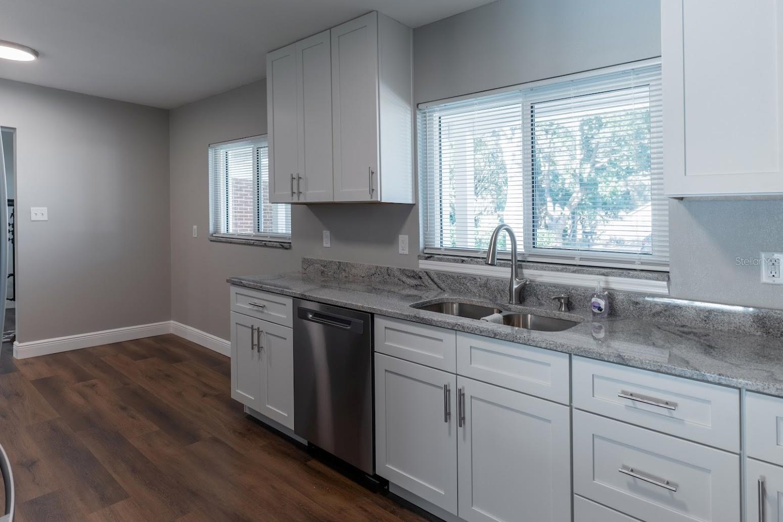 Image 6 of 38 For 712 Camellia Court