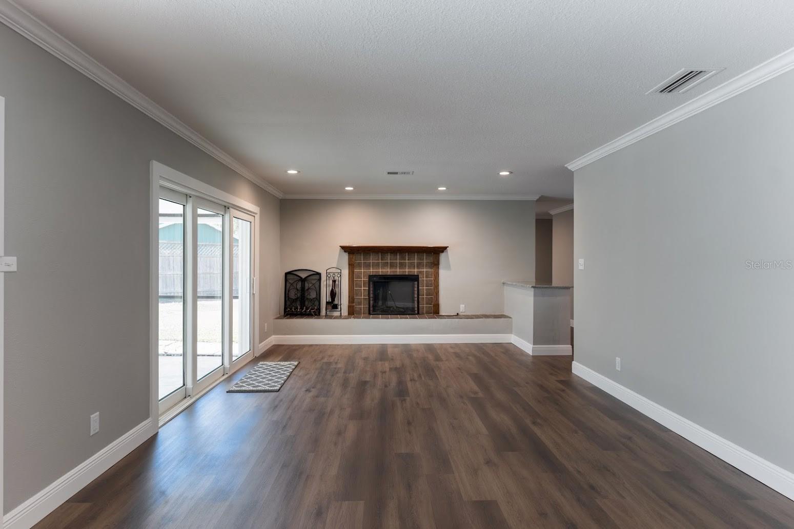 Image 8 of 38 For 712 Camellia Court