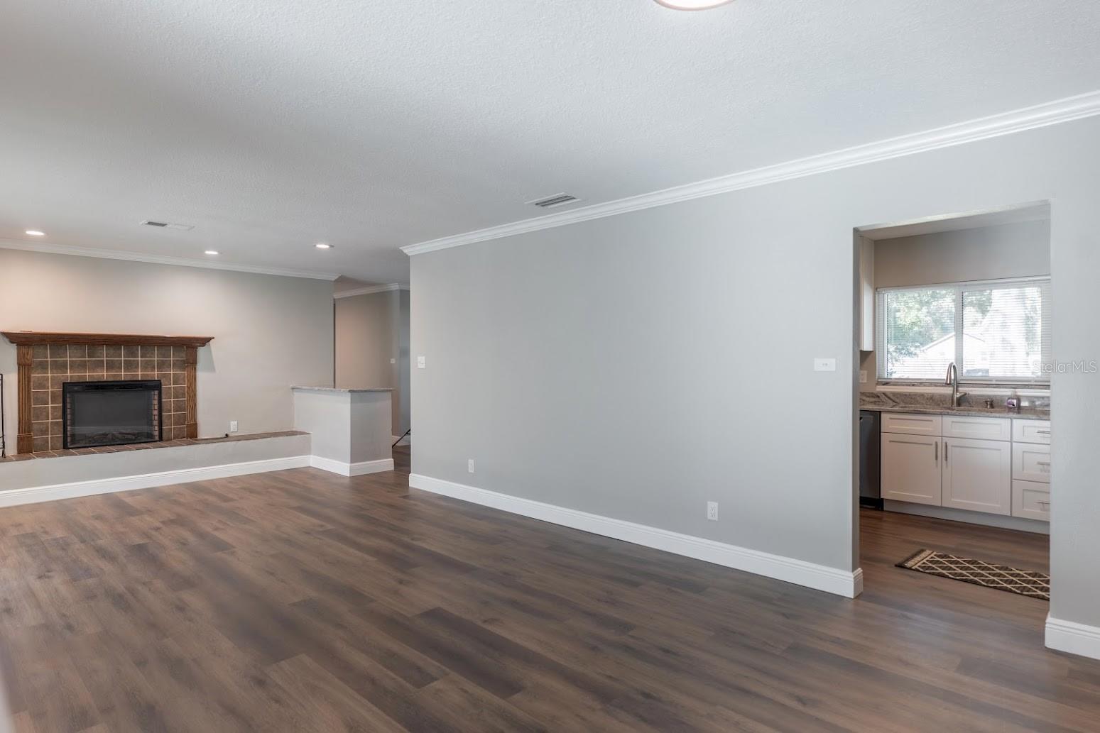 Image 9 of 38 For 712 Camellia Court