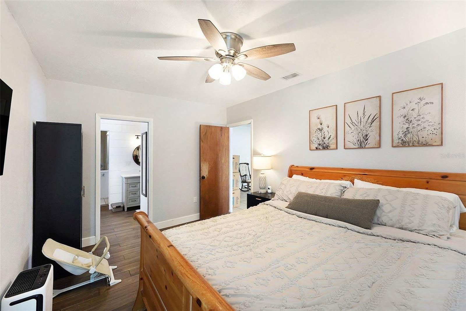 Listing photo id 10 for 5967 102nd Avenue N