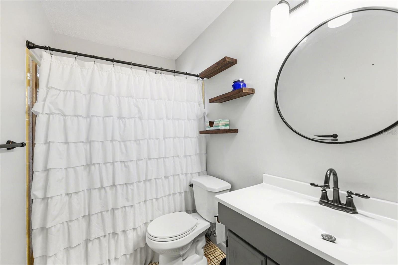 Listing photo id 15 for 5967 102nd Avenue N