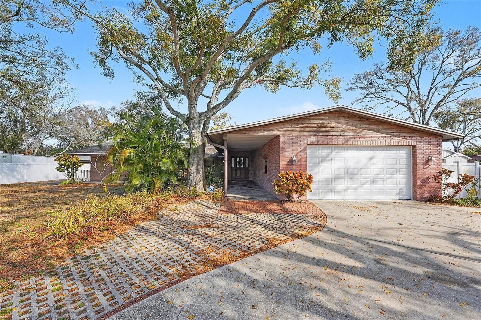 Listing photo id 34 for 5967 102nd Avenue N