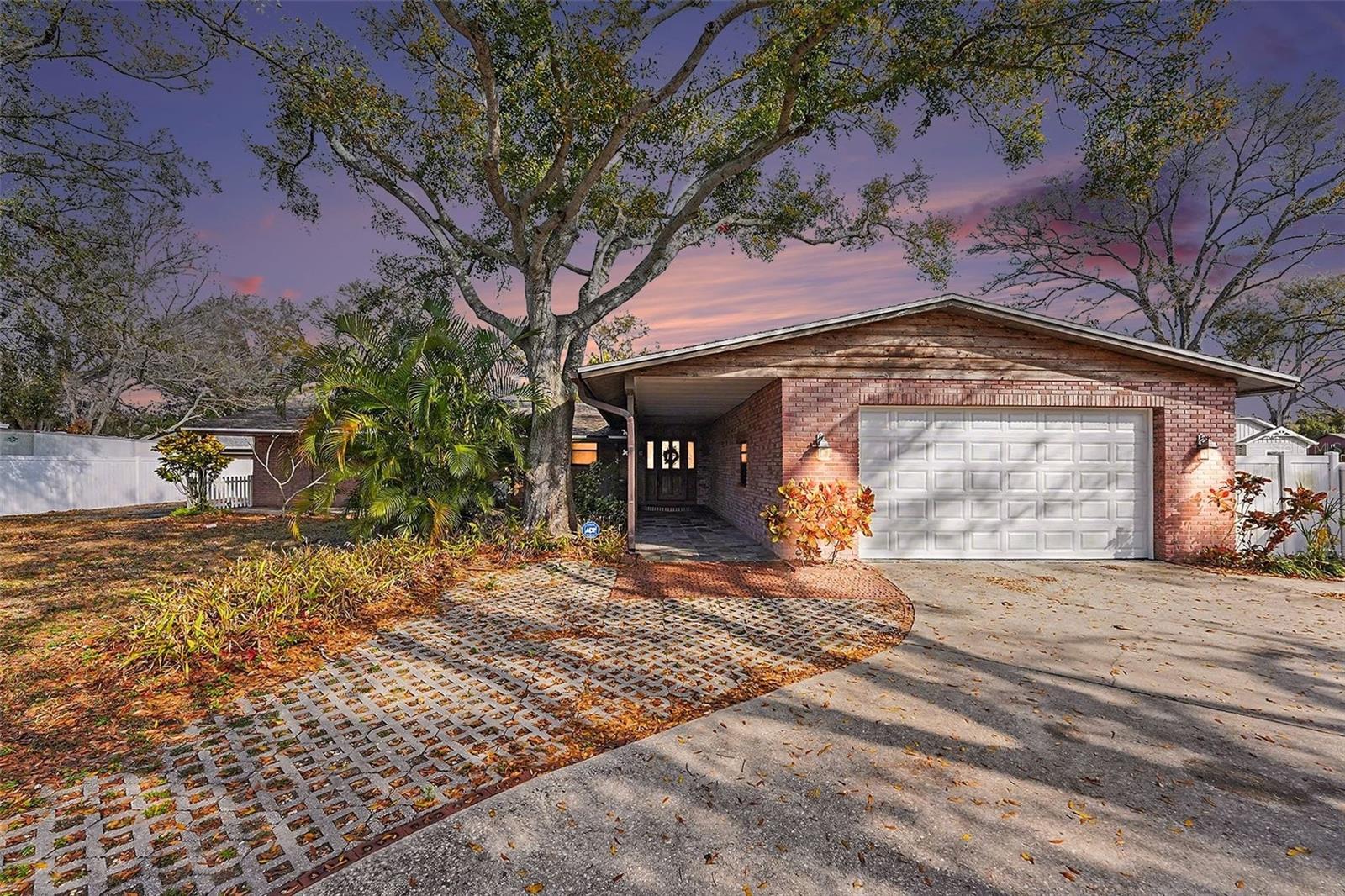 Listing photo id 35 for 5967 102nd Avenue N