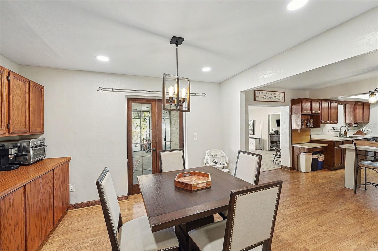 Listing photo id 3 for 5967 102nd Avenue N