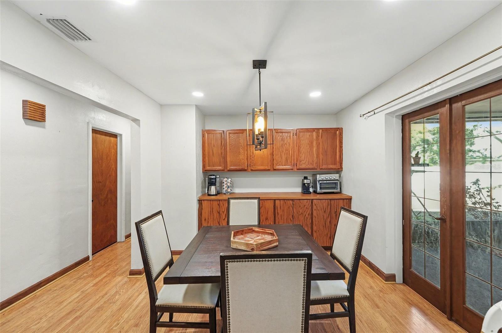 Listing photo id 4 for 5967 102nd Avenue N