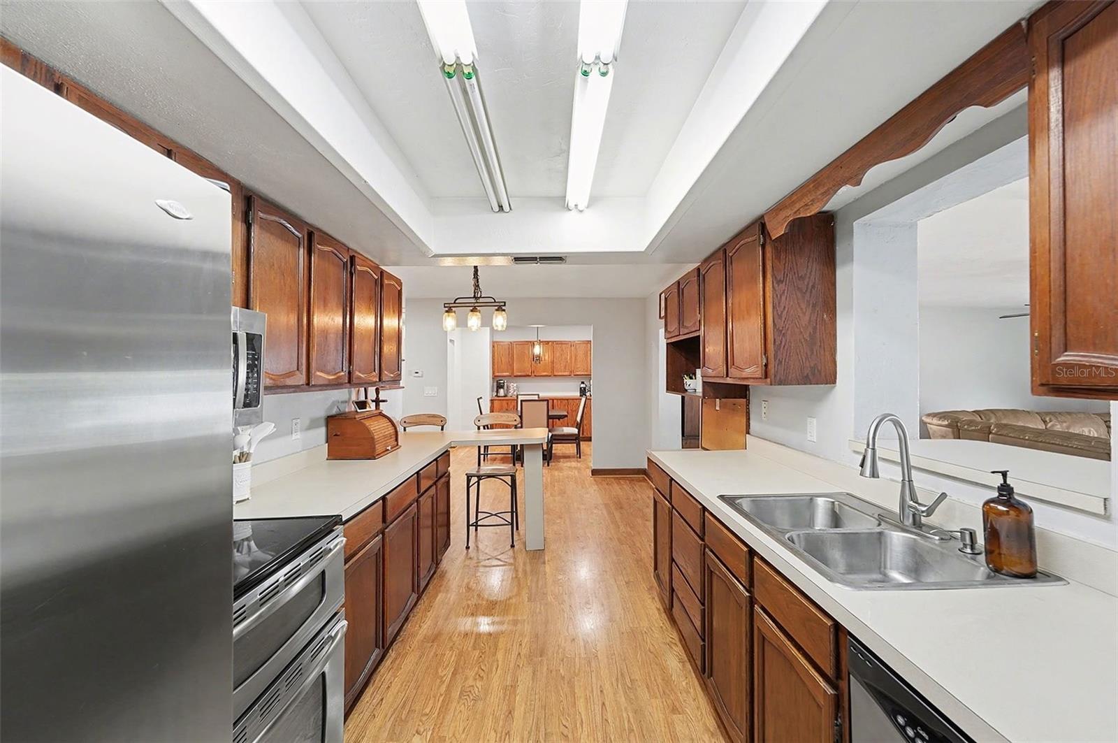 Listing photo id 6 for 5967 102nd Avenue N