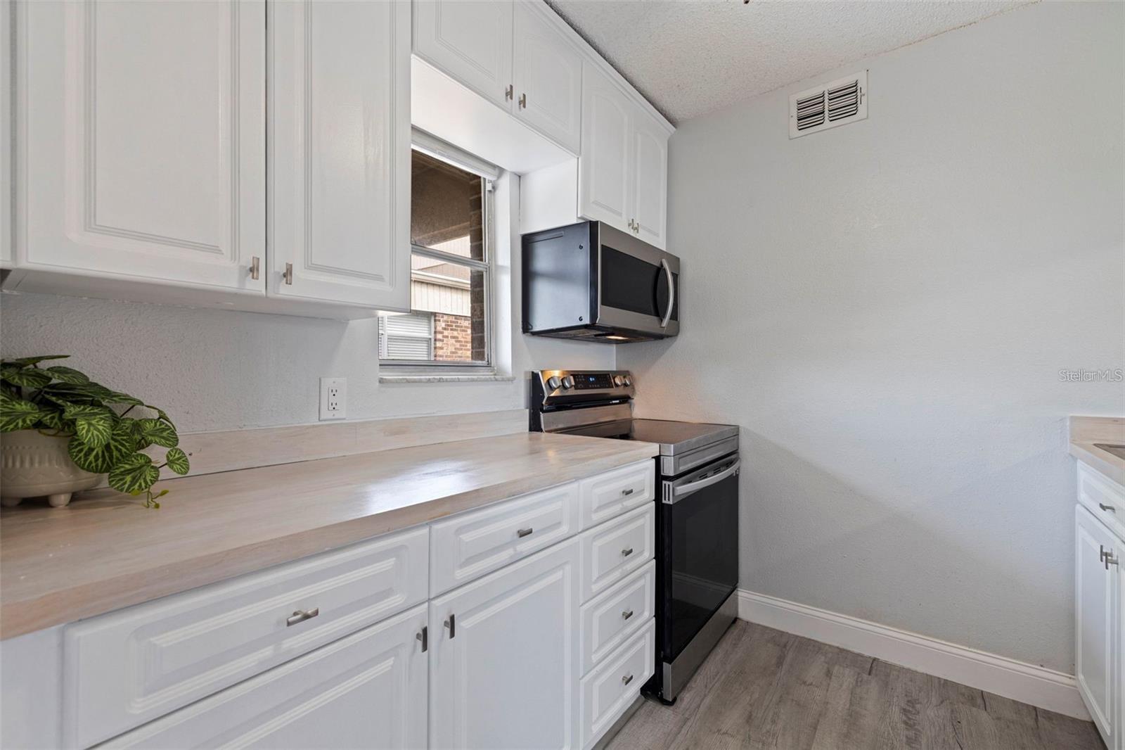 Image 6 of 21 For 10423 Carrollbrook Circle 203