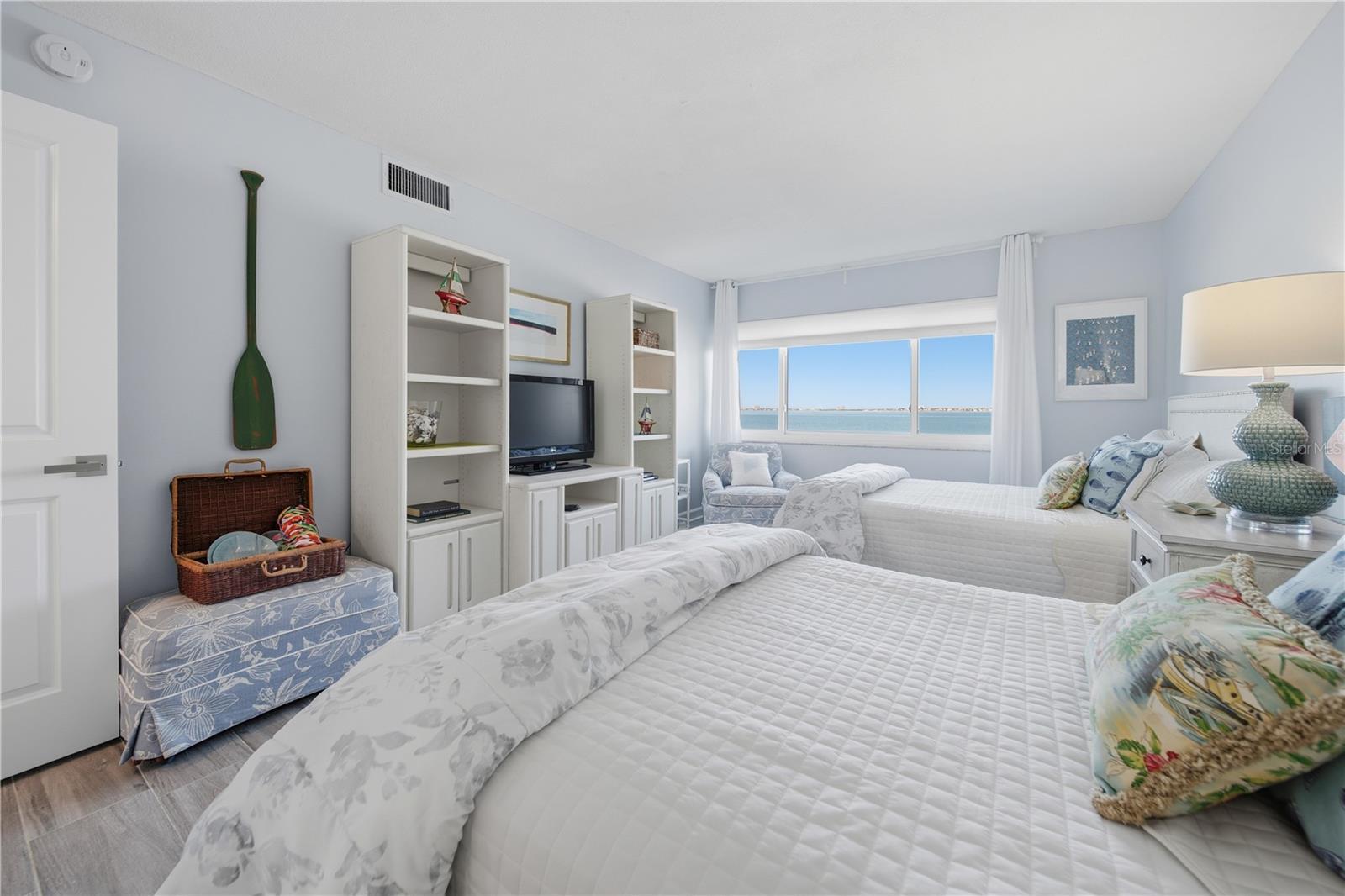 Listing photo id 16 for 5633 Puerta Del Sol Boulevard S 102