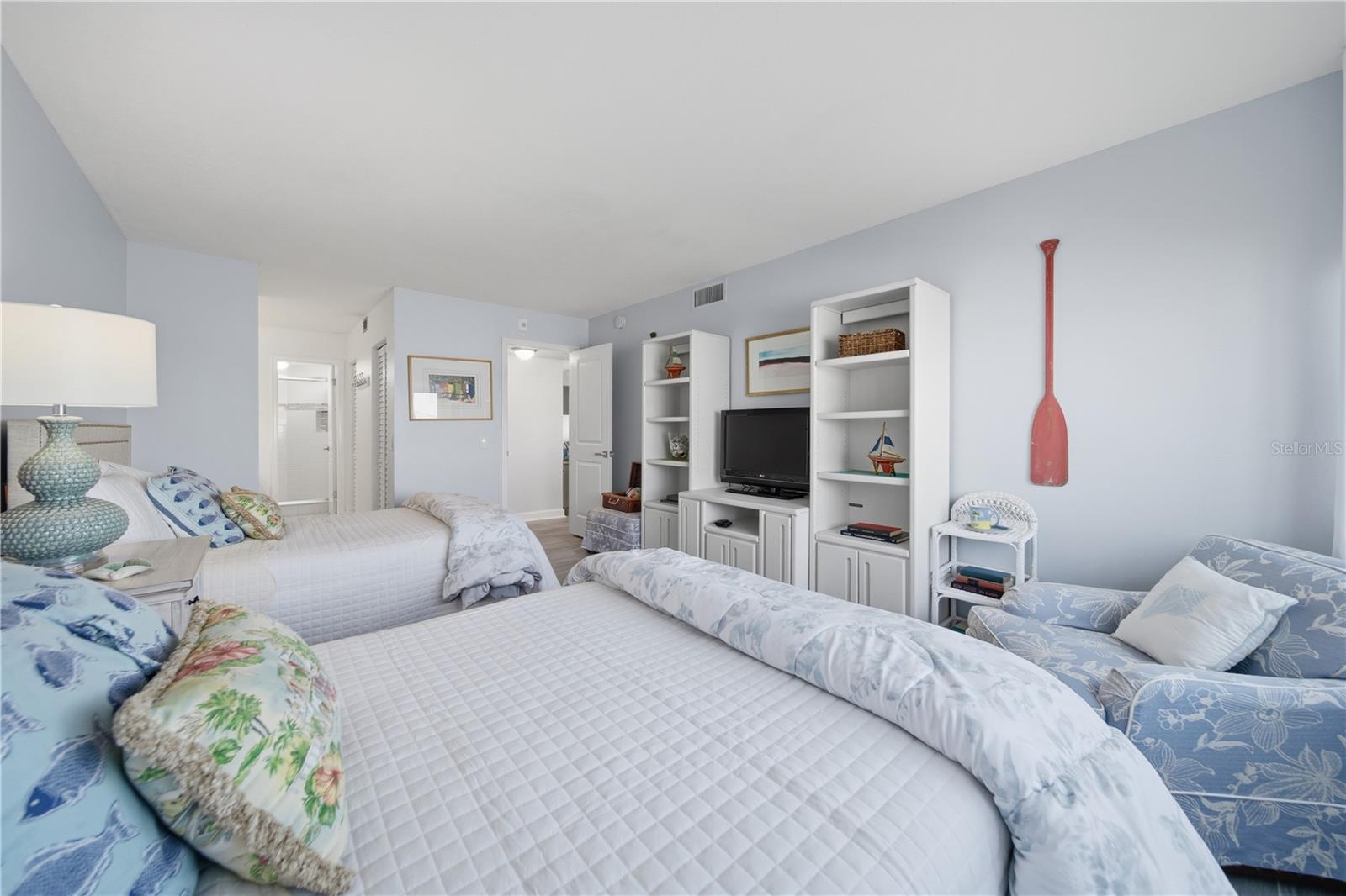 Listing photo id 32 for 5633 Puerta Del Sol Boulevard S 102