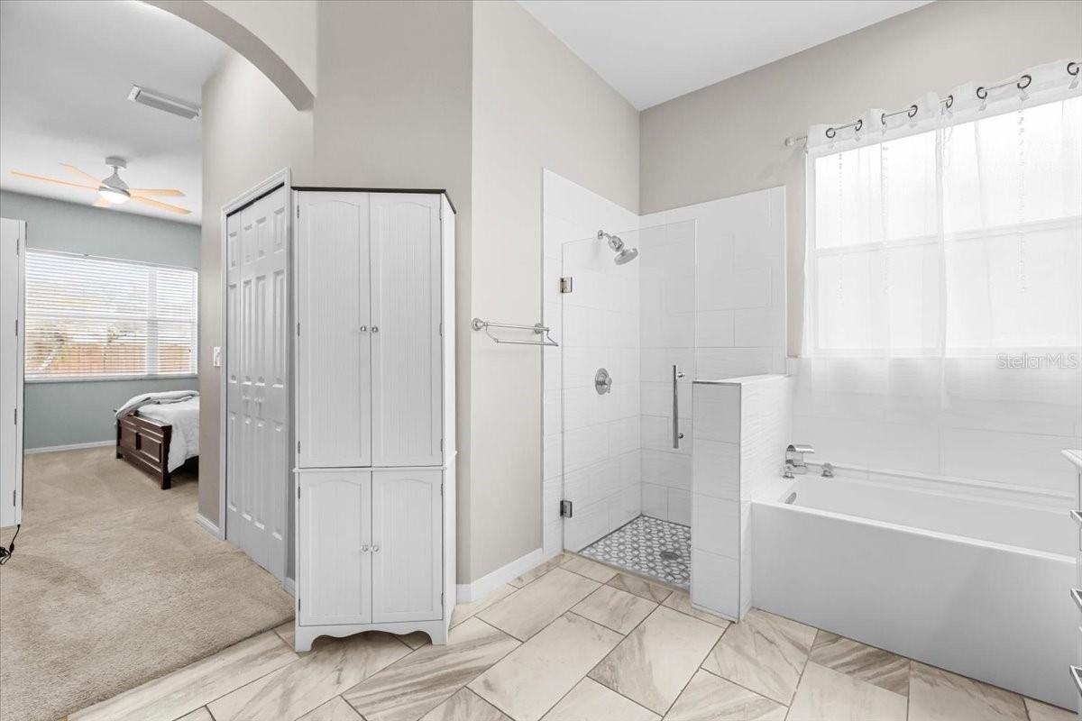 Image 21 of 48 For 11905 Timberhill Drive