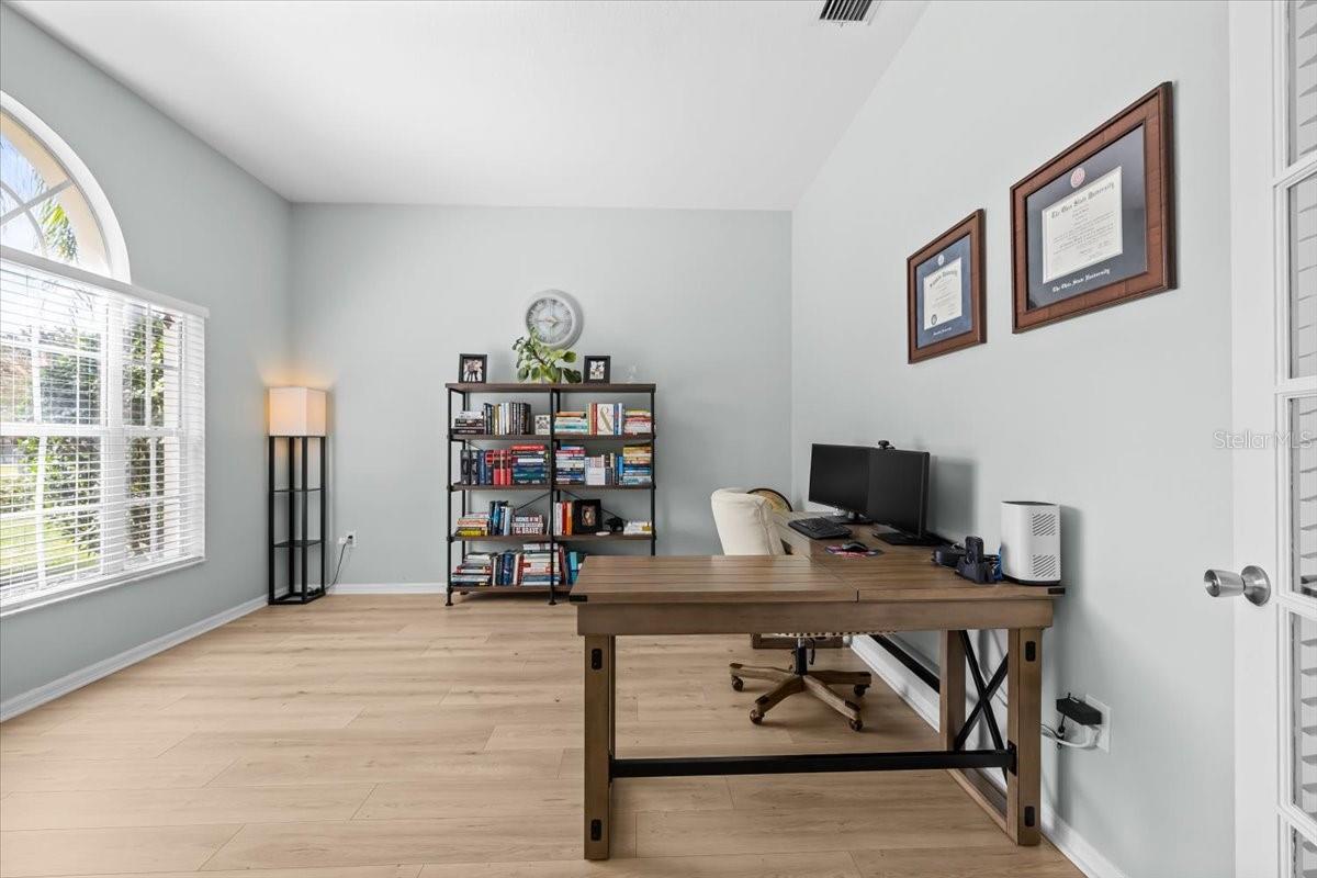 Image 23 of 48 For 11905 Timberhill Drive