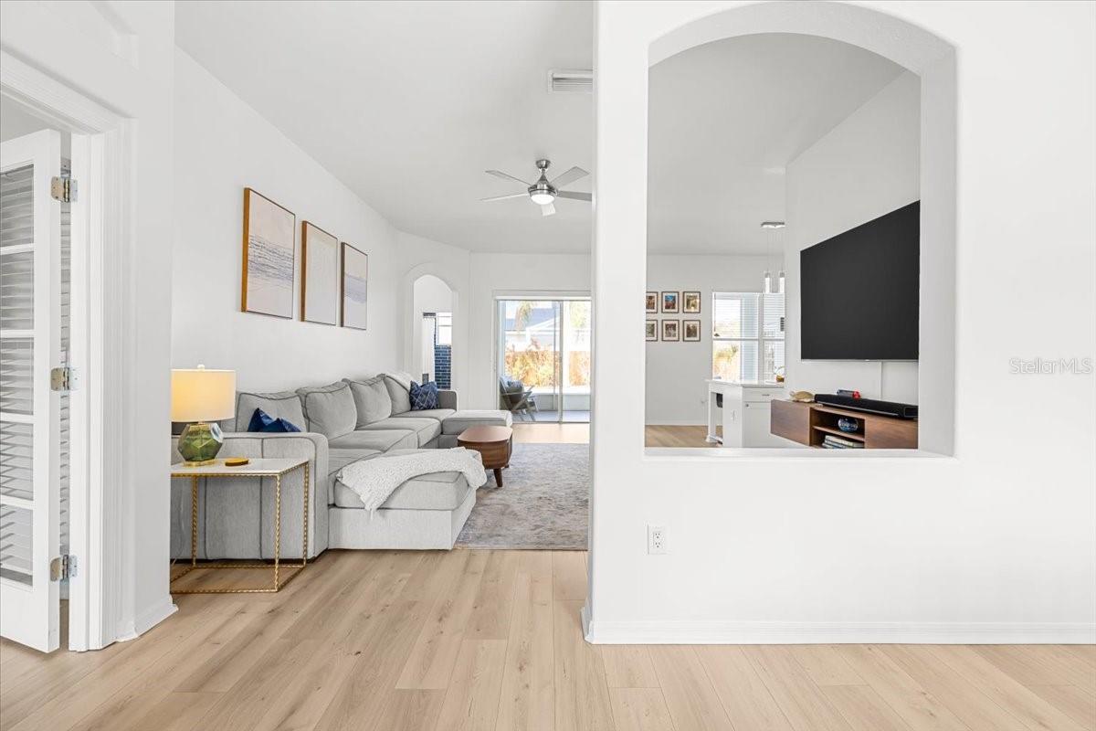 Image 5 of 48 For 11905 Timberhill Drive