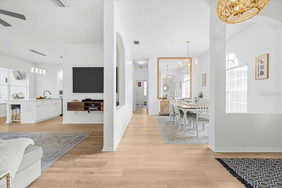 Image 7 of 48 For 11905 Timberhill Drive