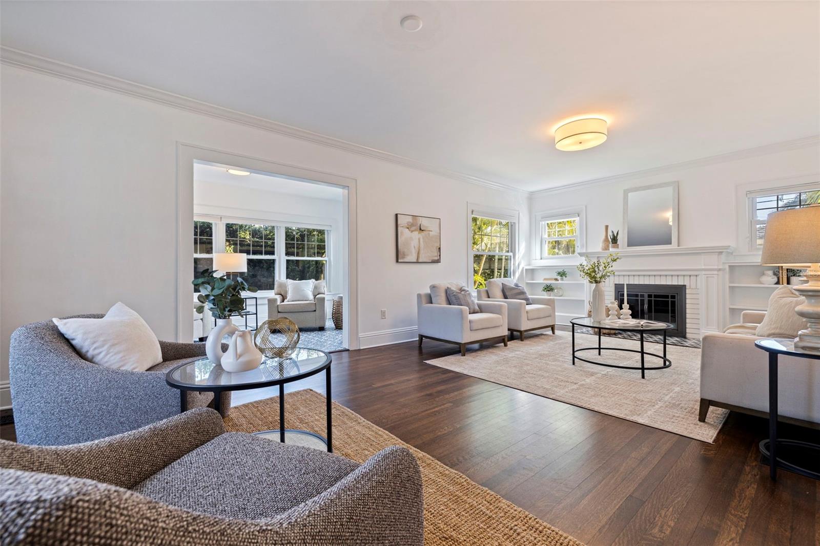 Listing photo id 8 for 646 17th Ave Ne