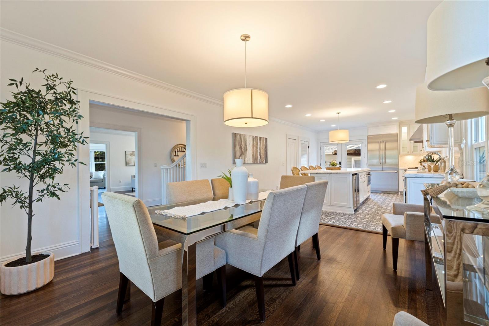 Listing photo id 15 for 646 17th Ave Ne