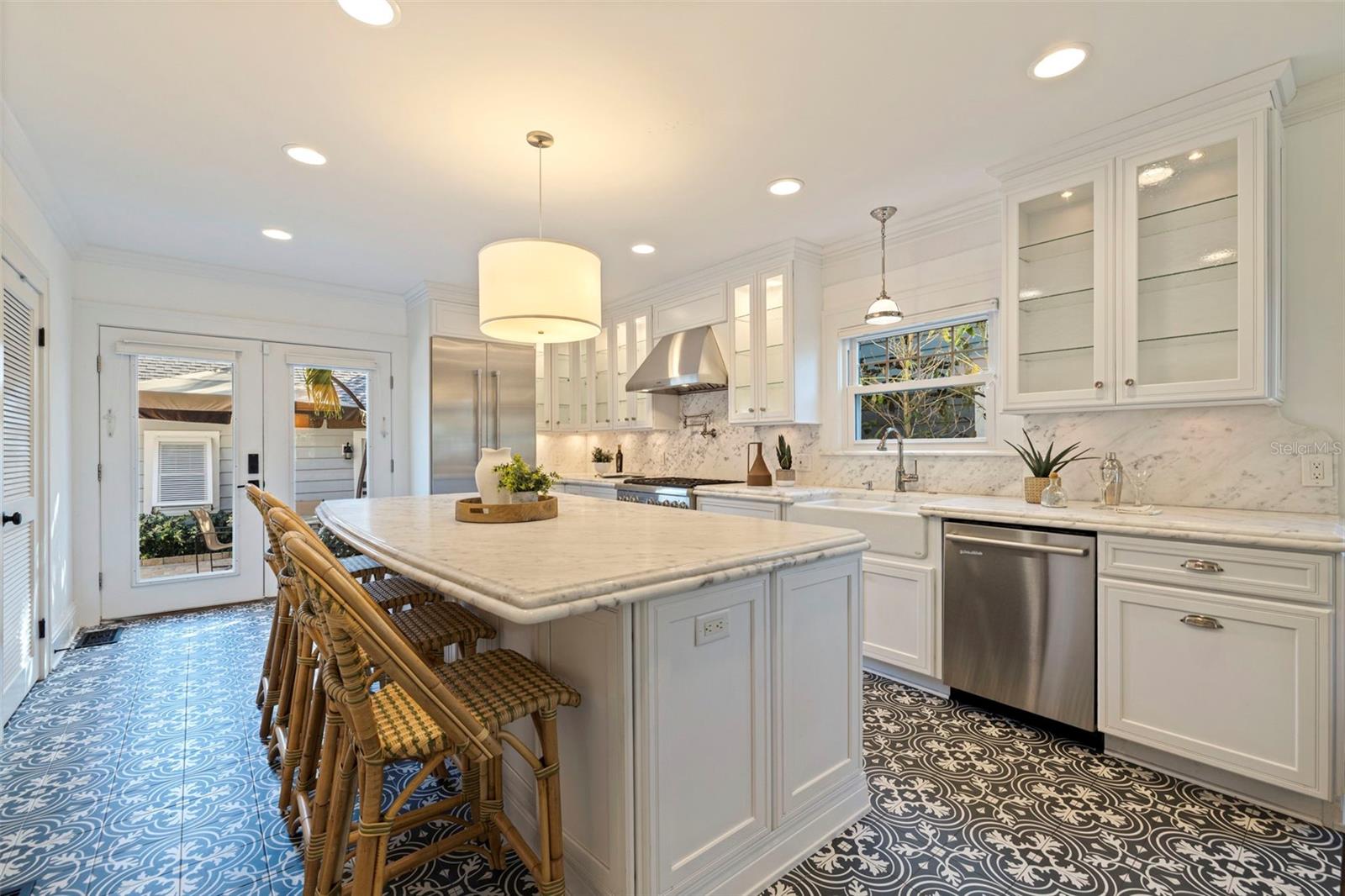 Listing photo id 17 for 646 17th Ave Ne