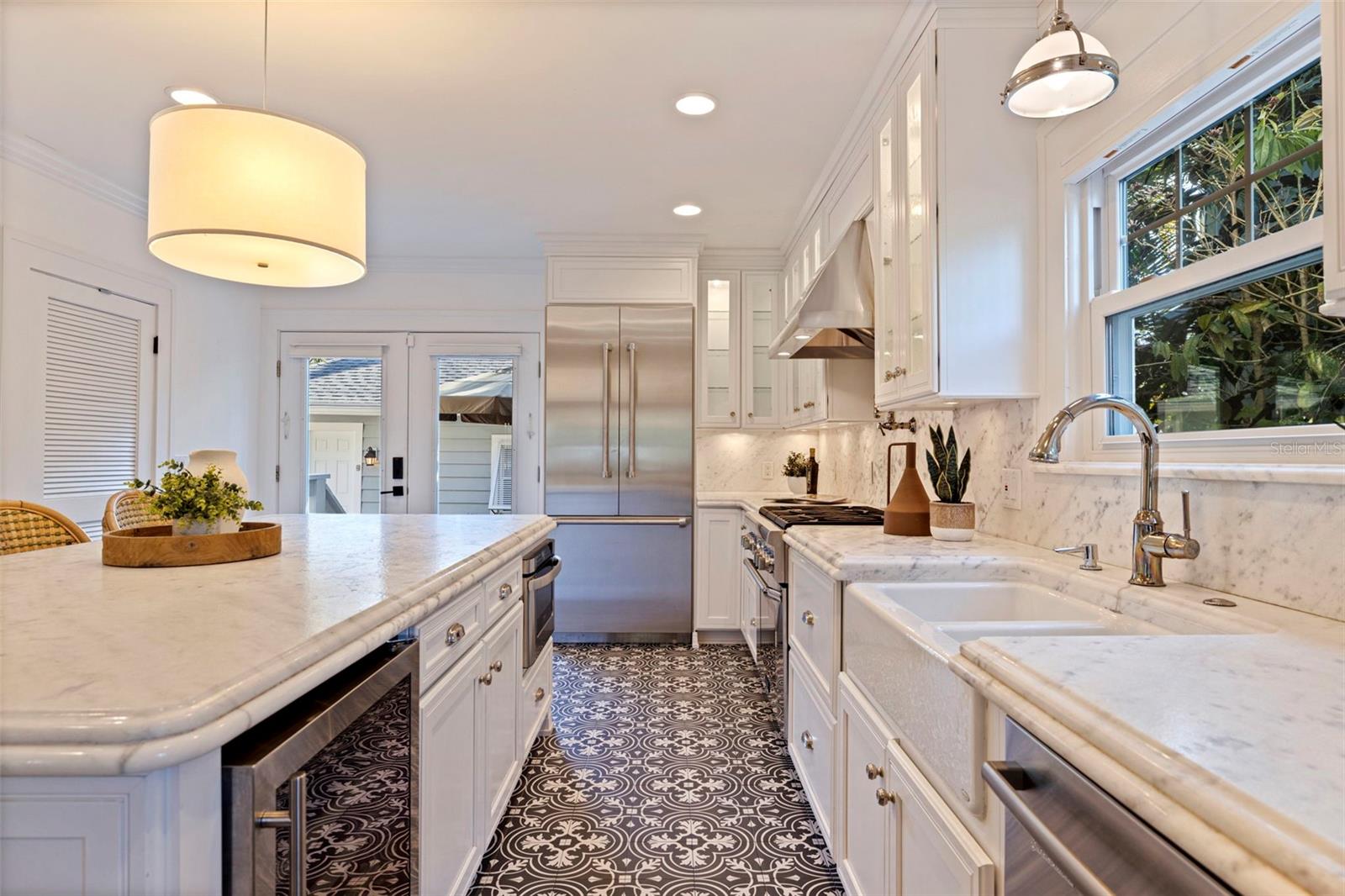 Listing photo id 18 for 646 17th Ave Ne