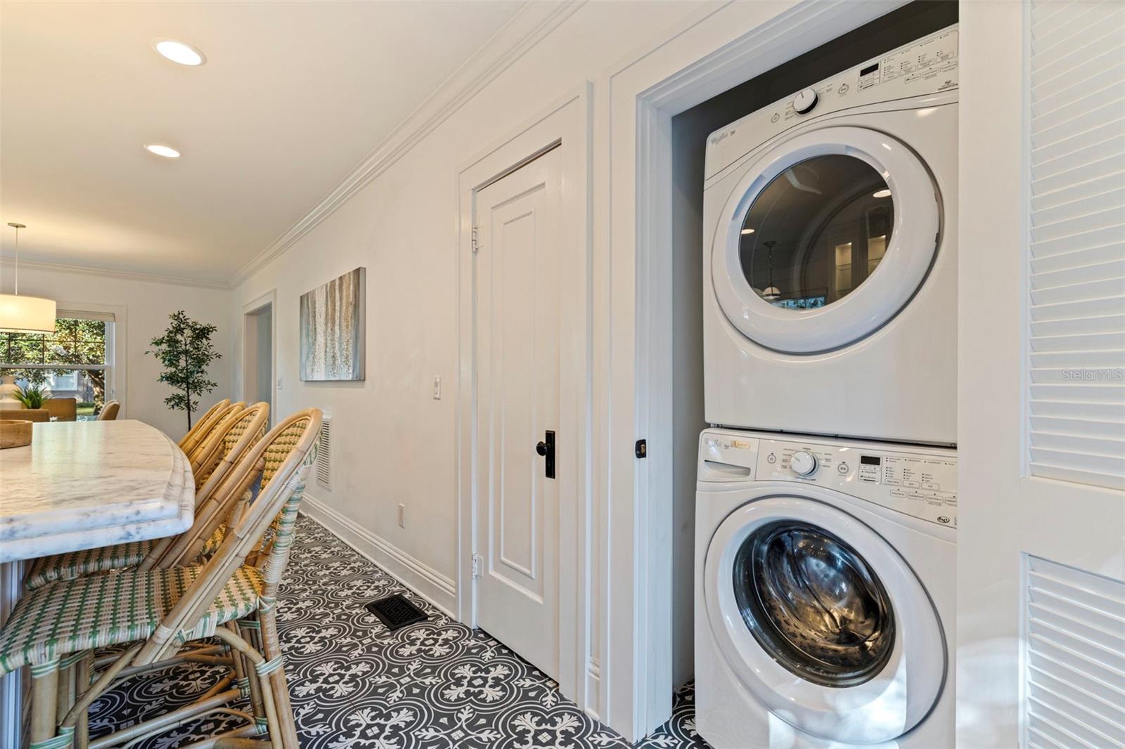 Listing photo id 20 for 646 17th Ave Ne