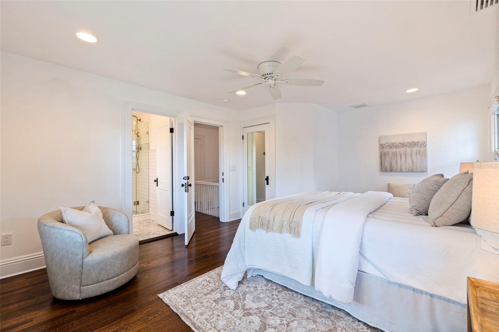 Listing photo id 23 for 646 17th Ave Ne