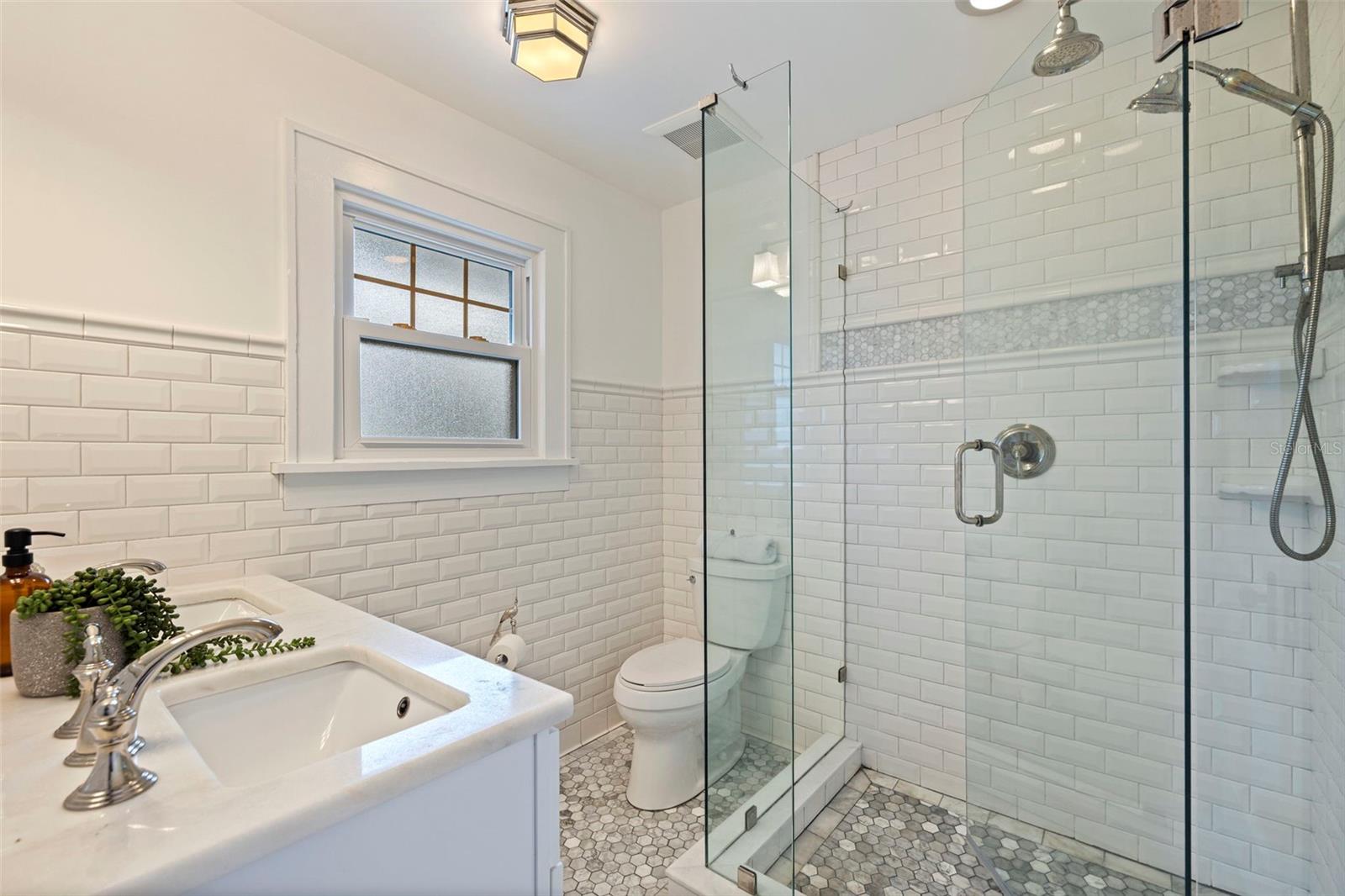 Listing photo id 24 for 646 17th Ave Ne