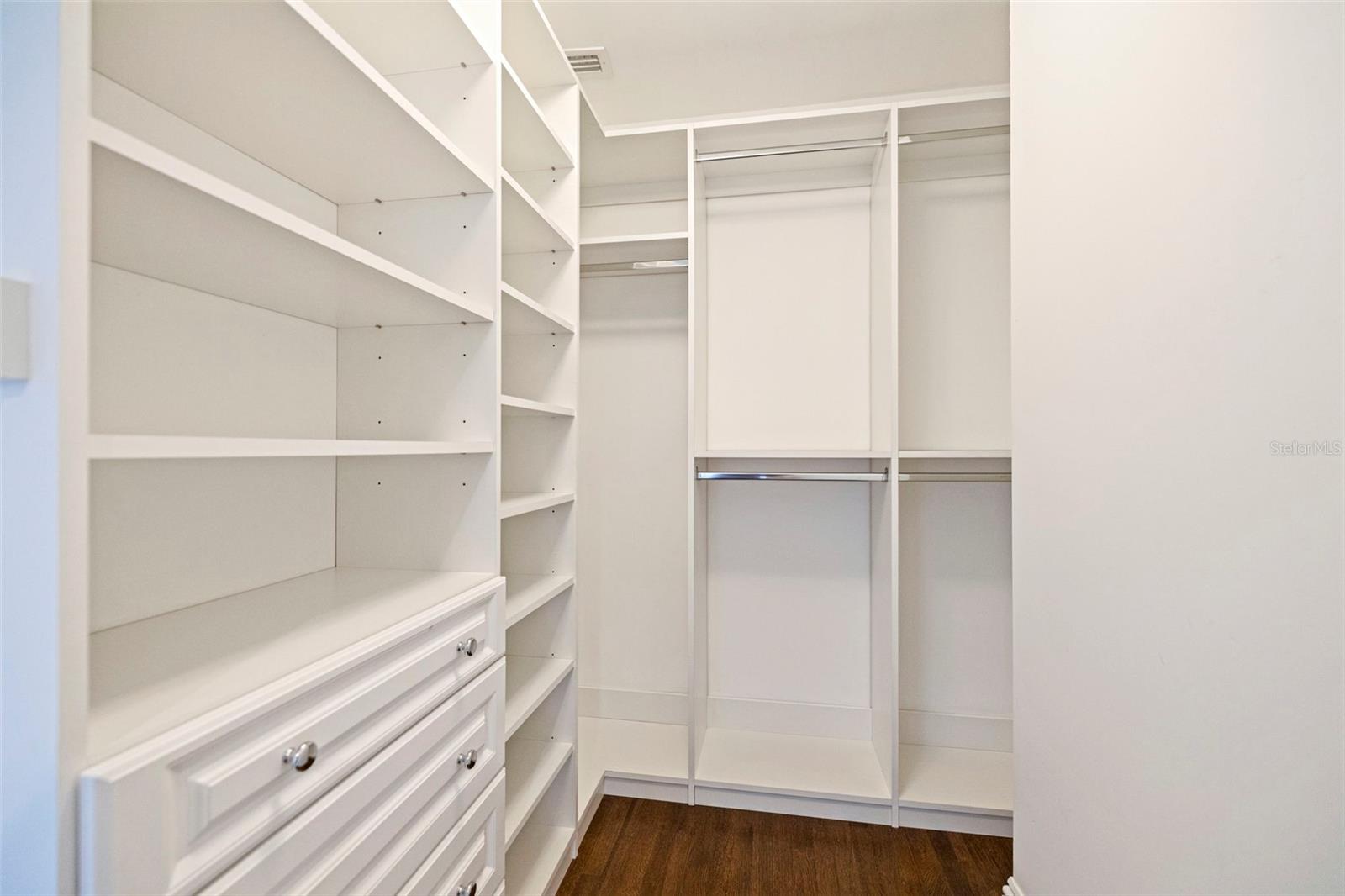 Listing photo id 26 for 646 17th Ave Ne